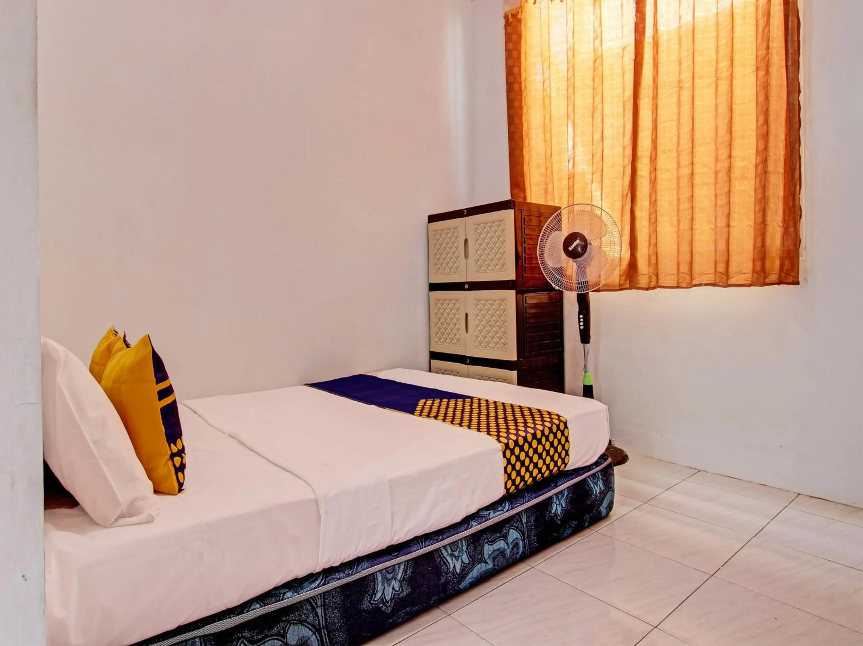 Bedroom, Bed in Hotel O Wisma Bani Pandi Syariah