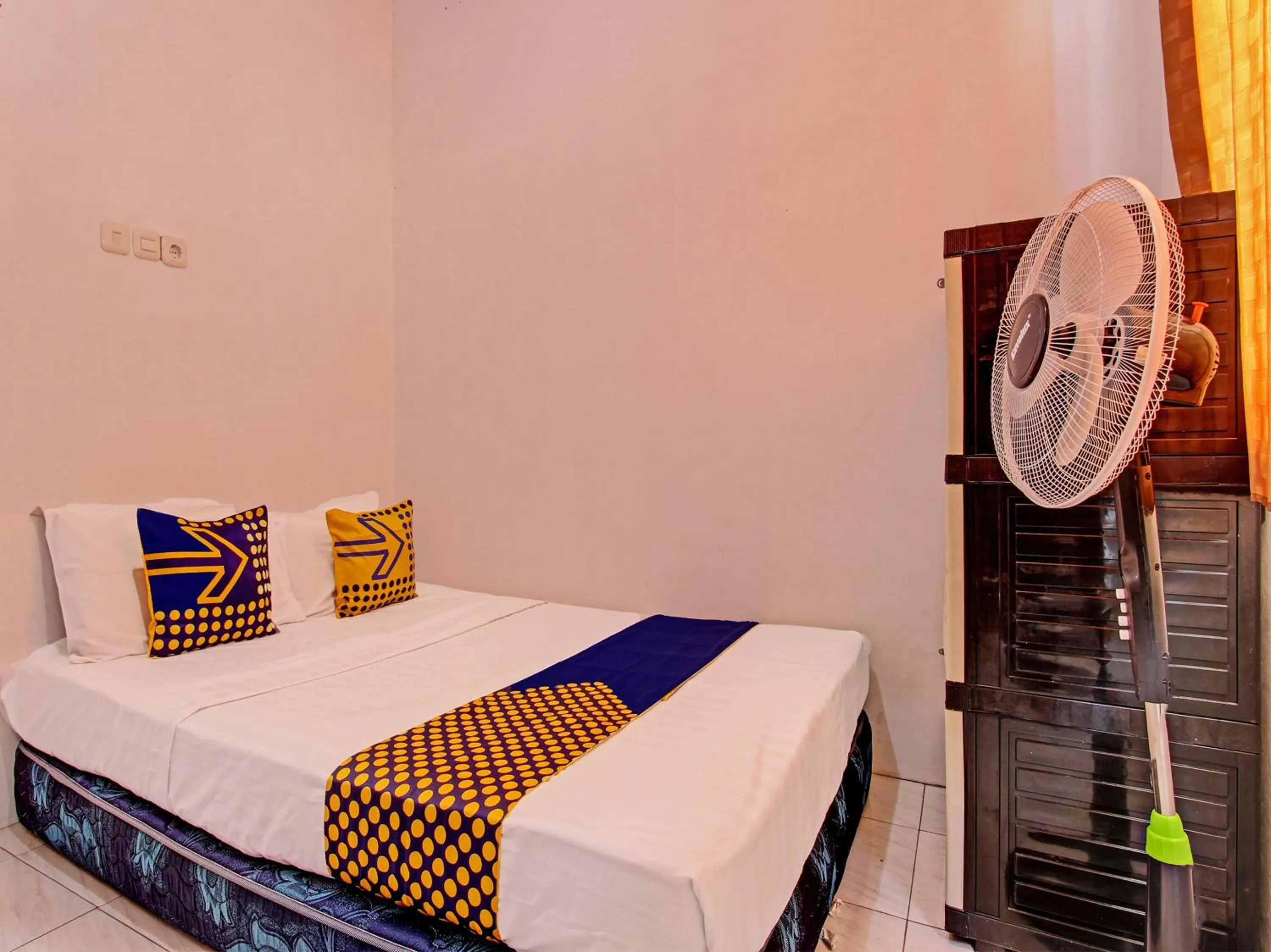 Bedroom, Bed in Hotel O Wisma Bani Pandi Syariah