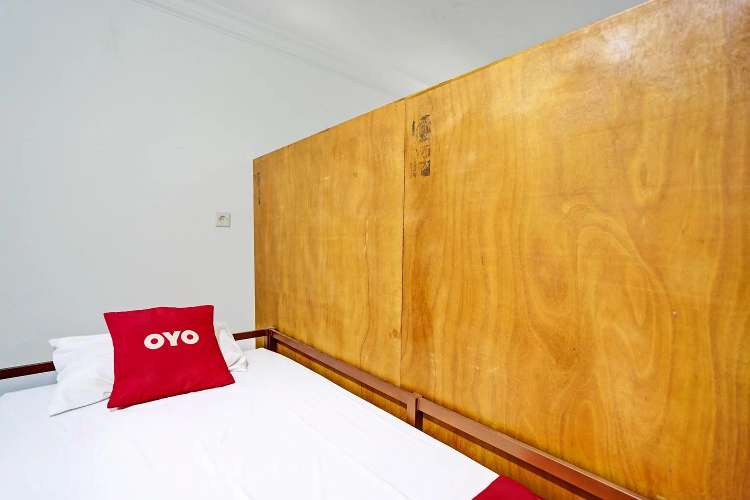 Bedroom in OYO 92736 Bougenville Rover