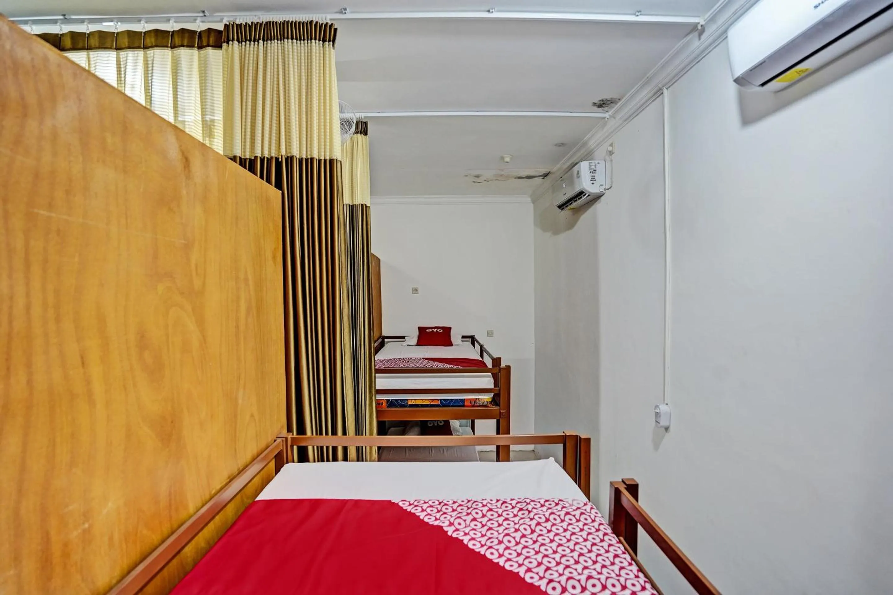 Bedroom in OYO 92736 Bougenville Rover