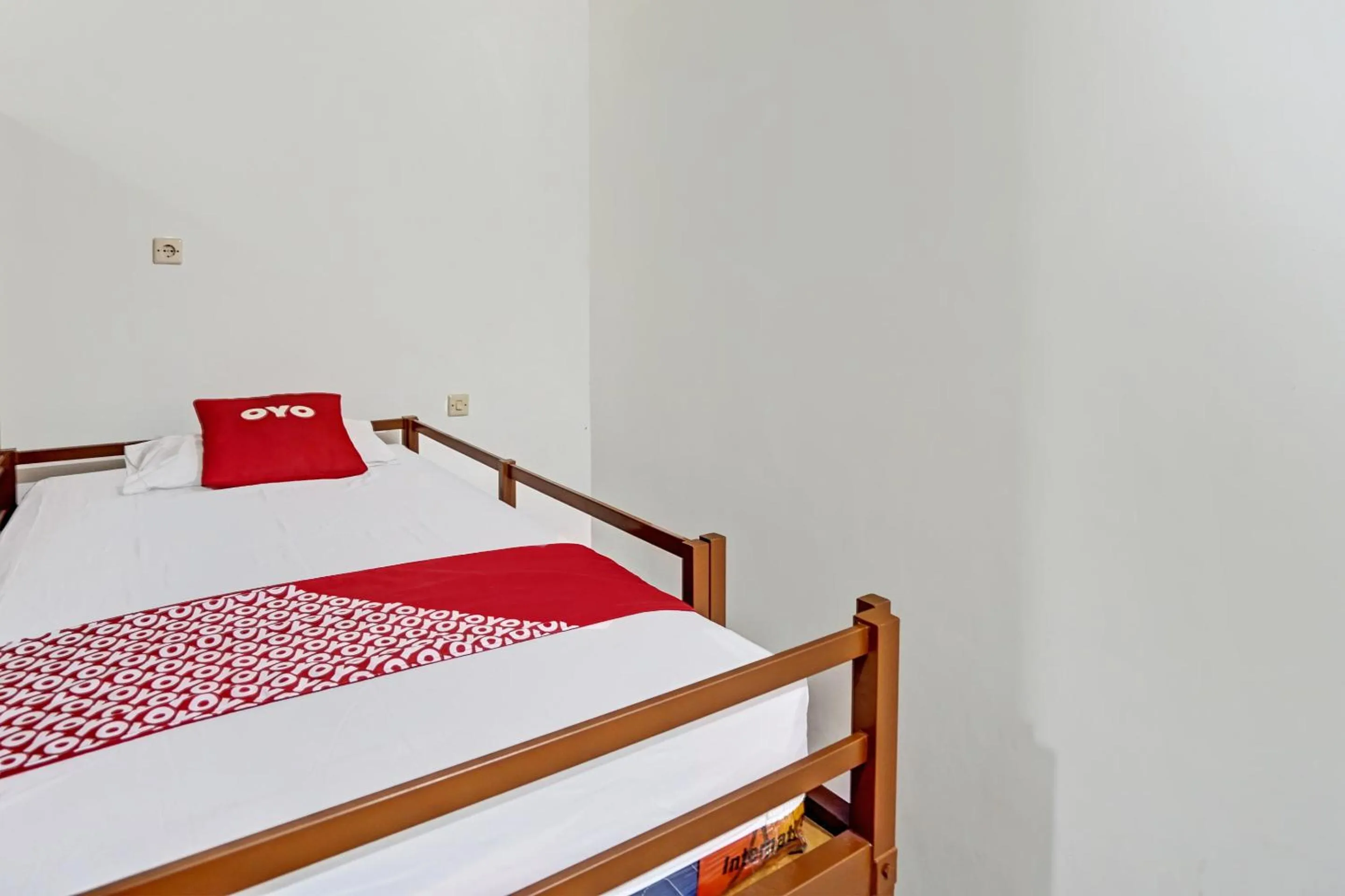 Bedroom in OYO 92736 Bougenville Rover