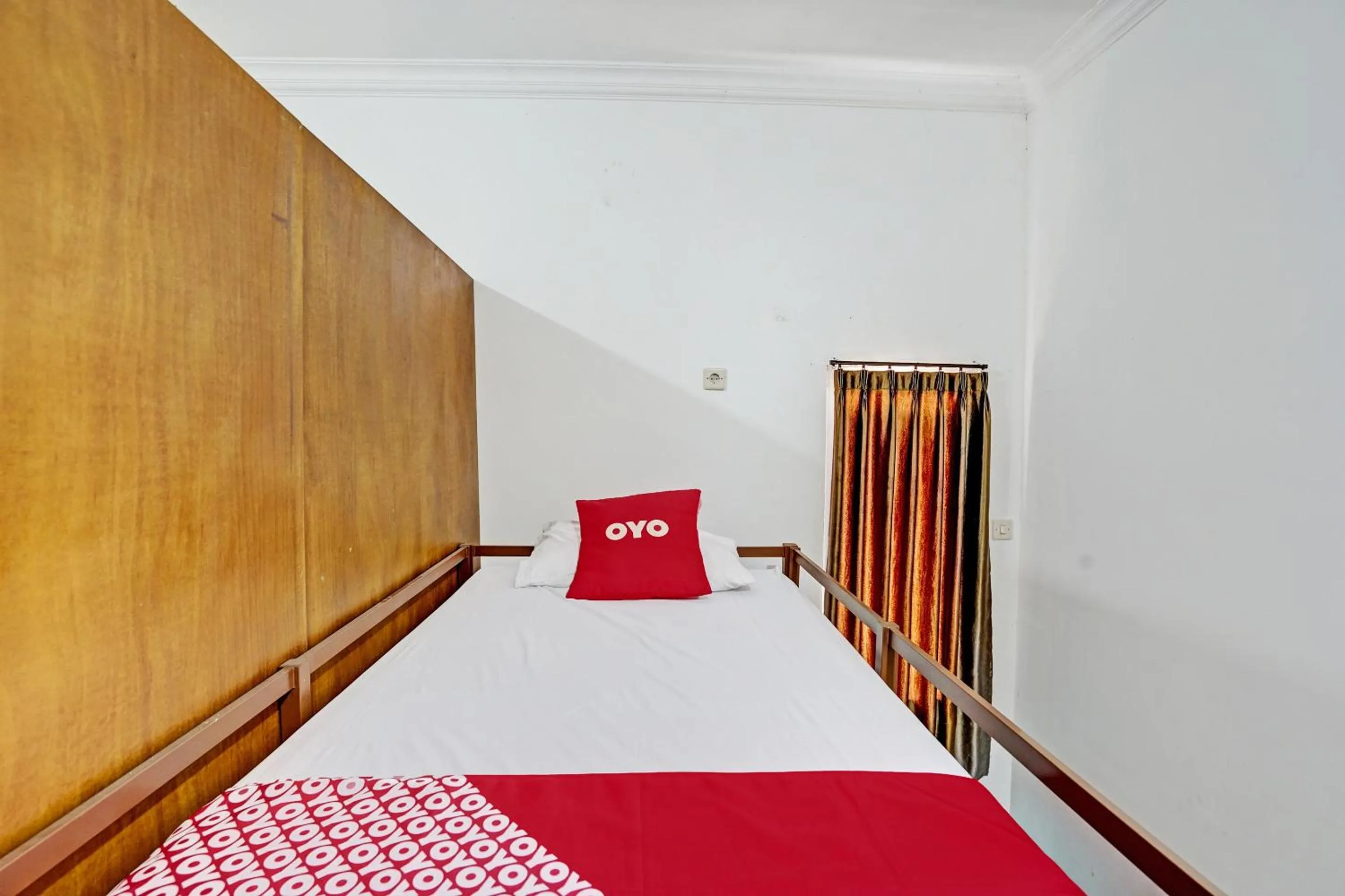 Bedroom in OYO 92736 Bougenville Rover