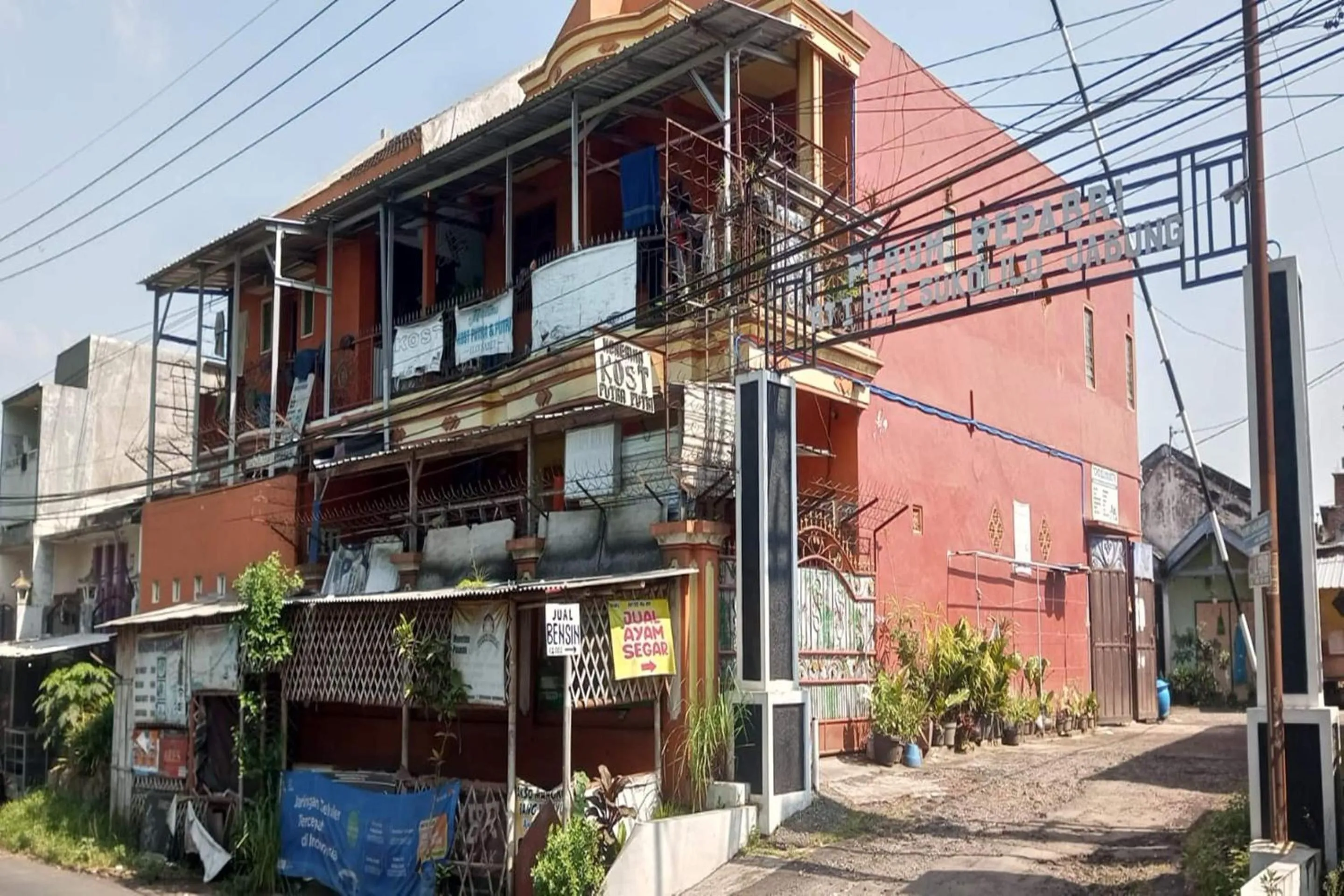 Facade/entrance in Hotel O Kost Elisabeth Syariah