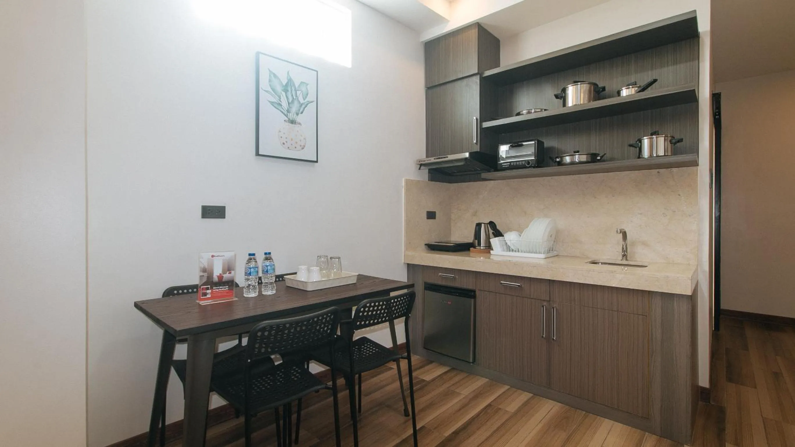 Kitchen or kitchenette in RedDoorz Plus @ Bez Tower and Residences San Juan