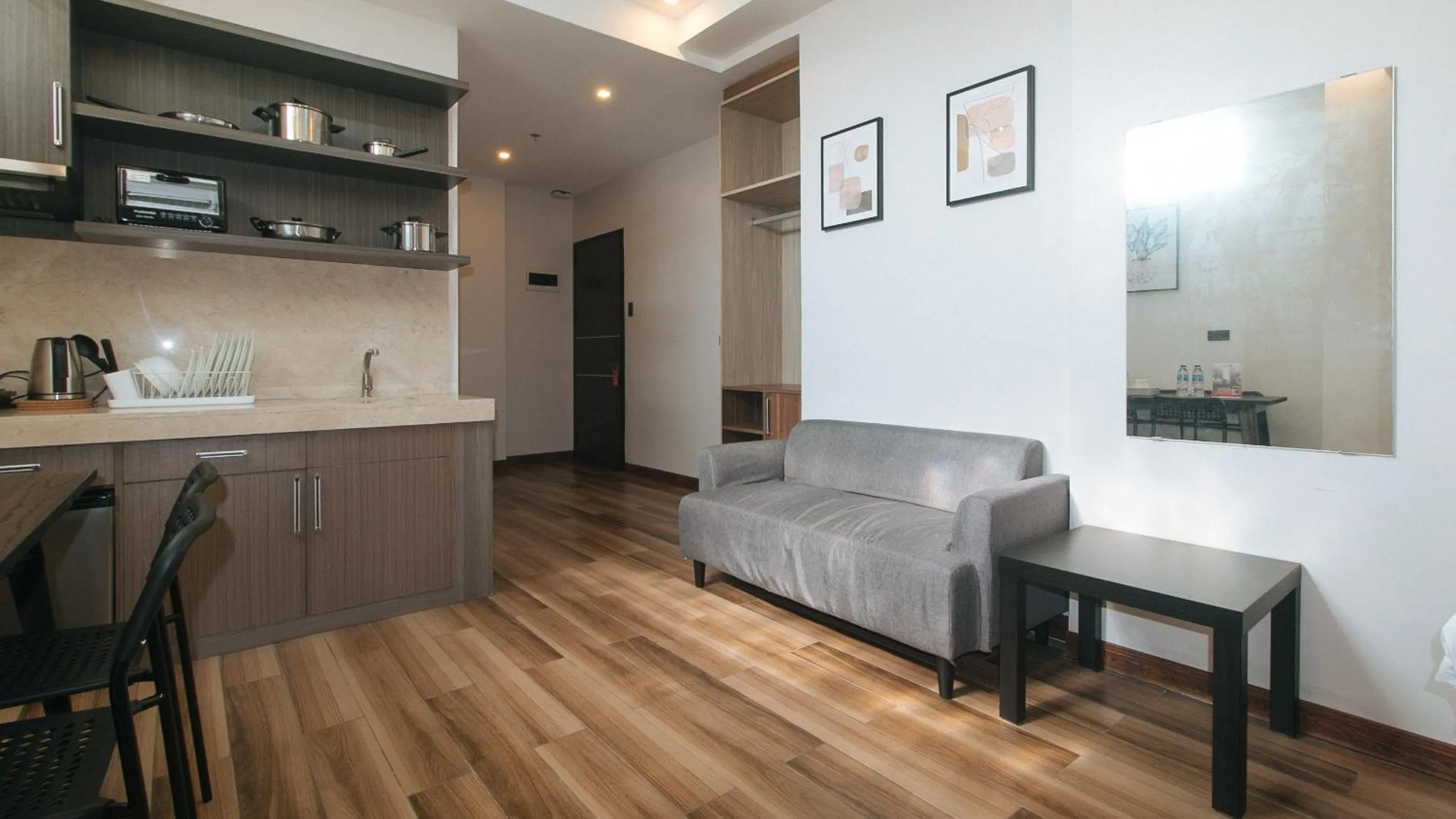 Living room in RedDoorz Plus @ Bez Tower and Residences San Juan