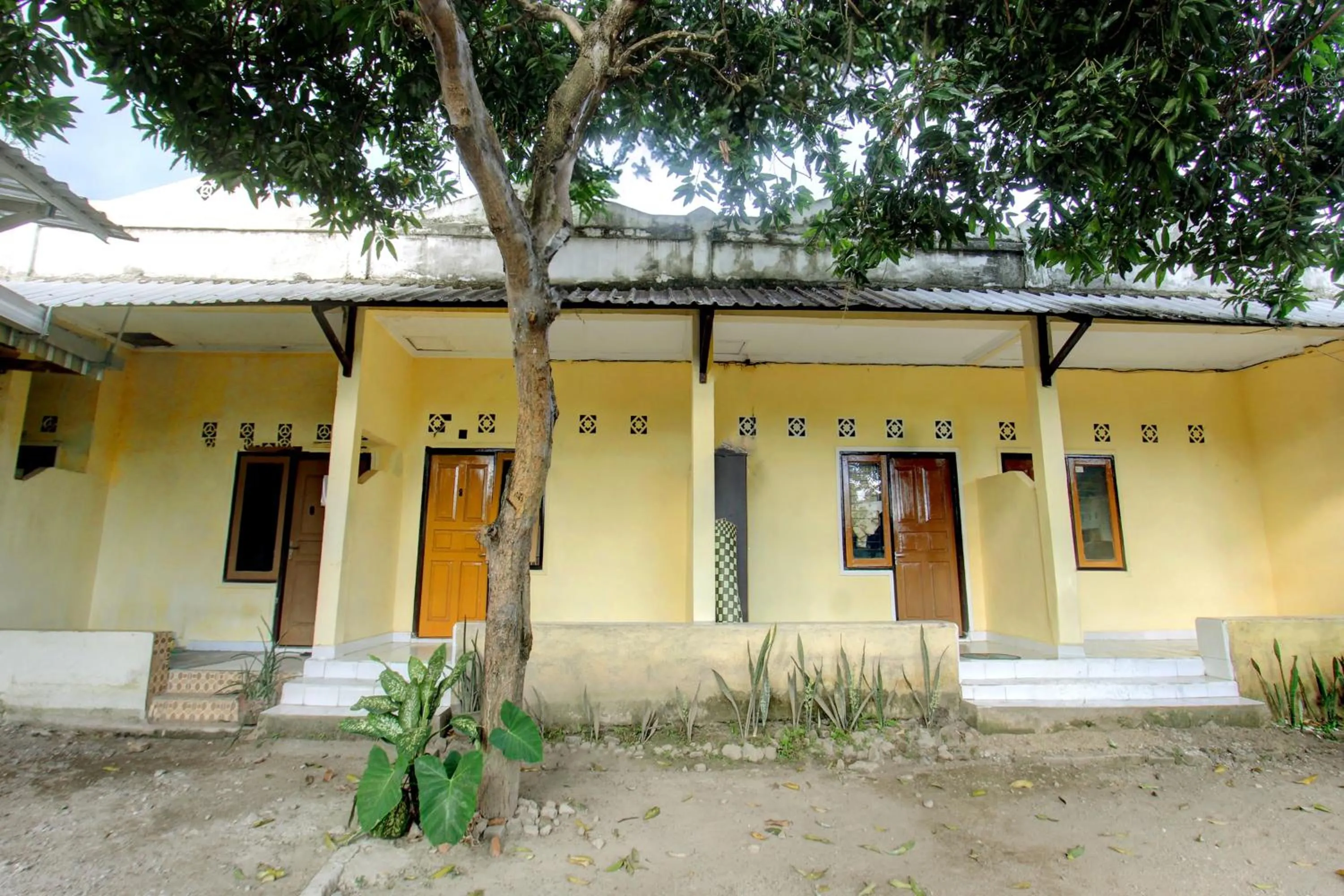 Facade/entrance in Hotel O Kos Moncok