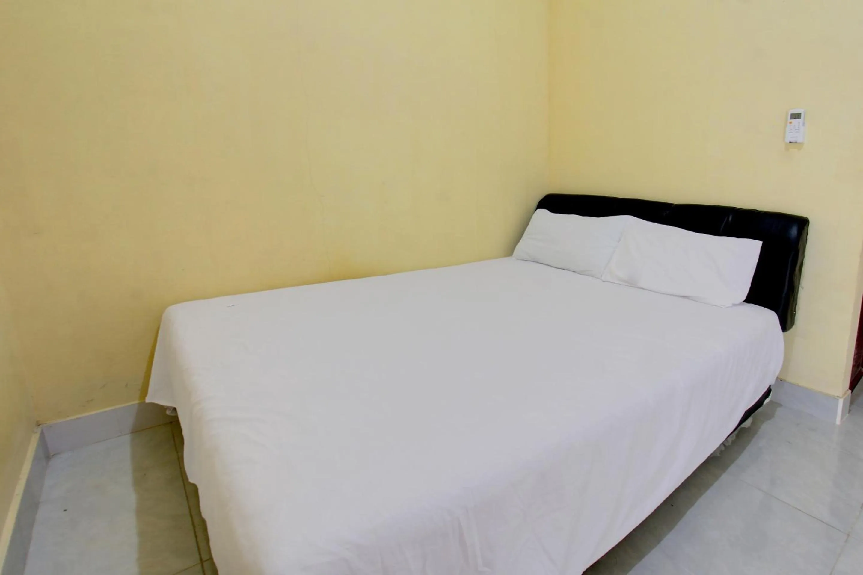 Bedroom, Bed in Hotel O Kos Moncok