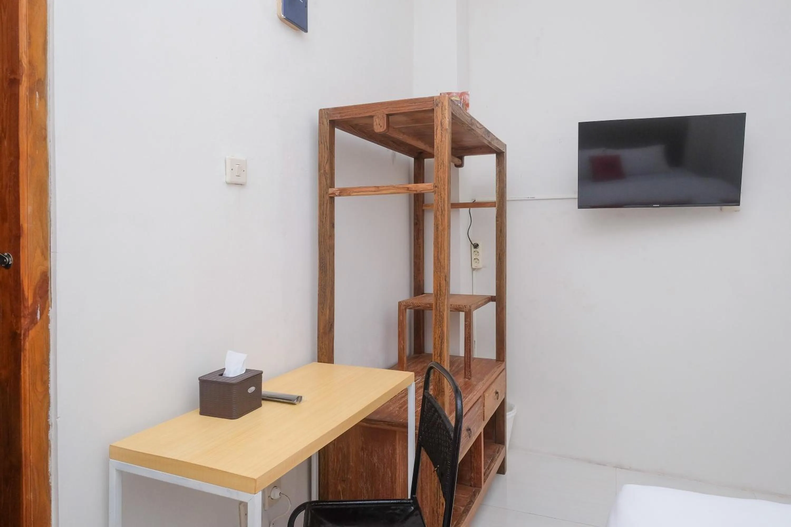 TV and multimedia in RedDoorz Syariah near Stasiun Klaten