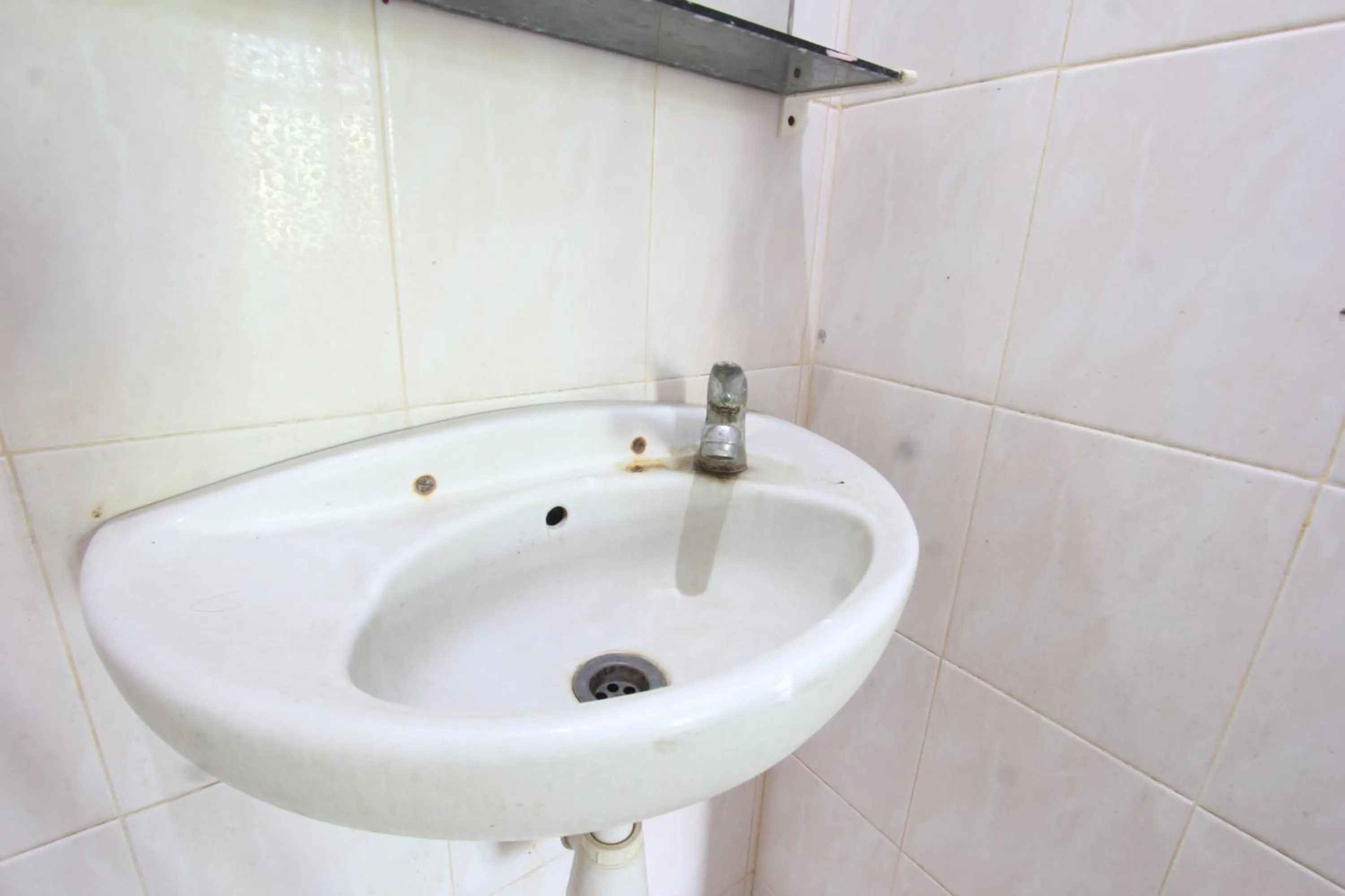 Bathroom in Hotel O Motel Langko