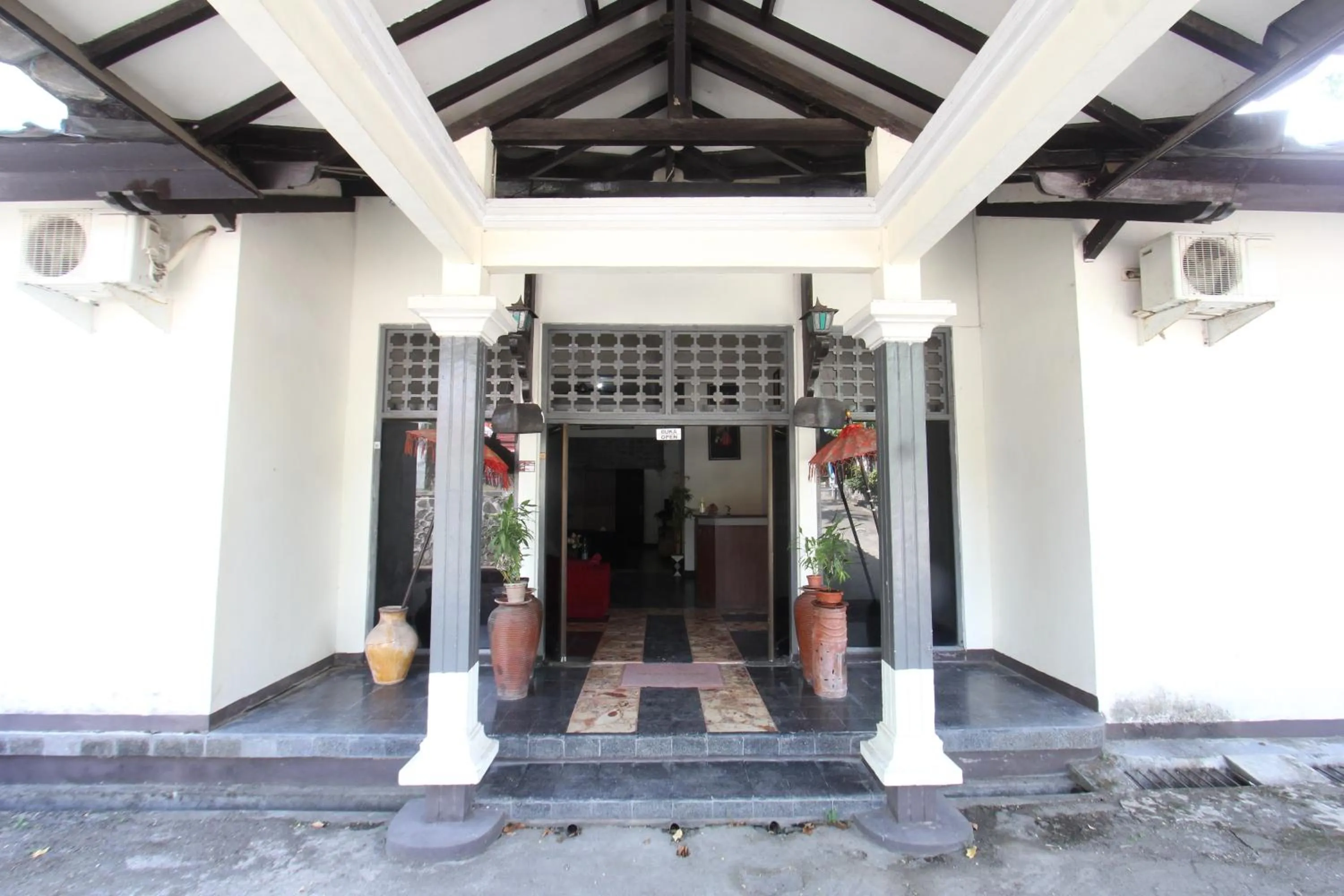 Facade/entrance in Hotel O Motel Langko