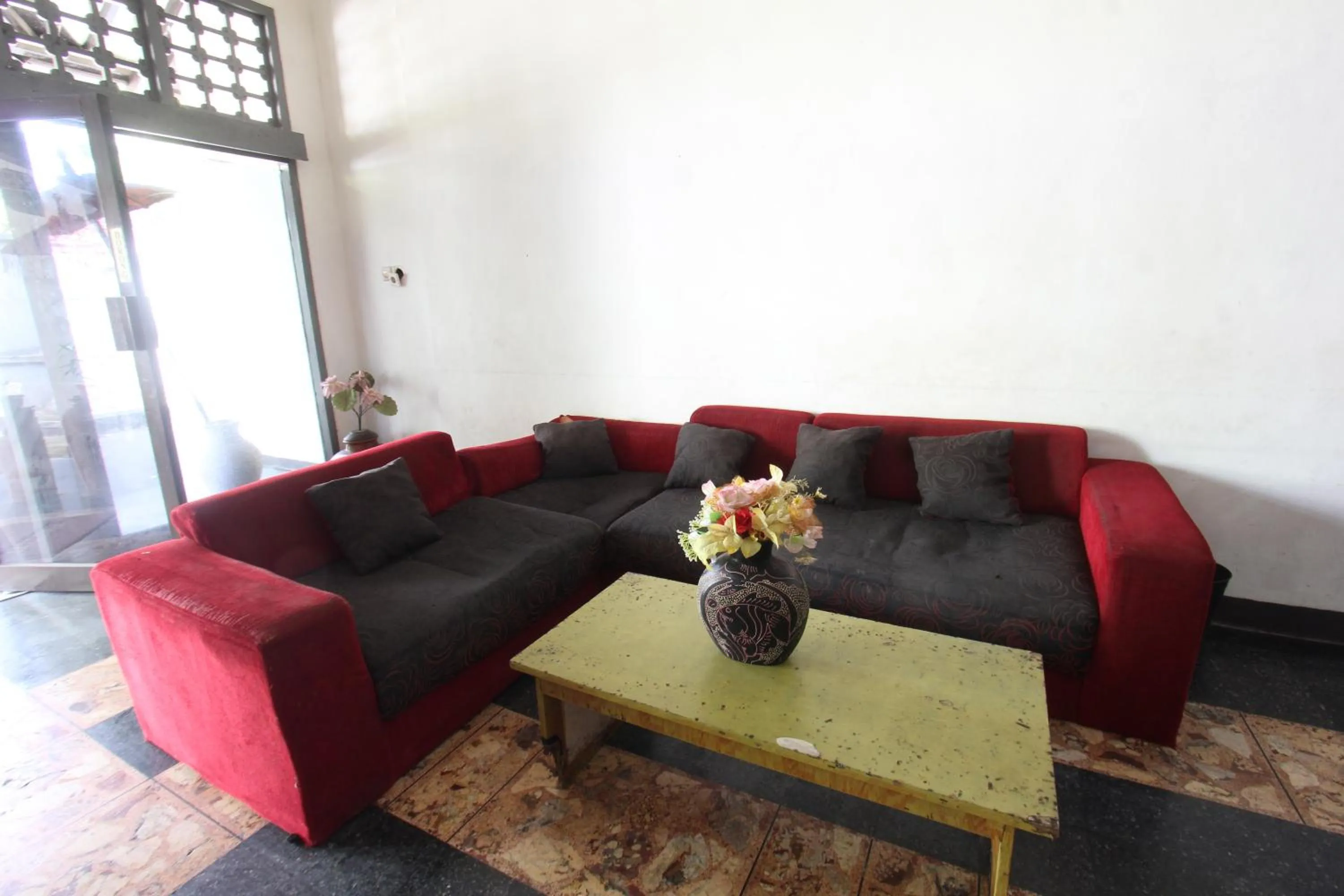 Lobby or reception in Hotel O Motel Langko