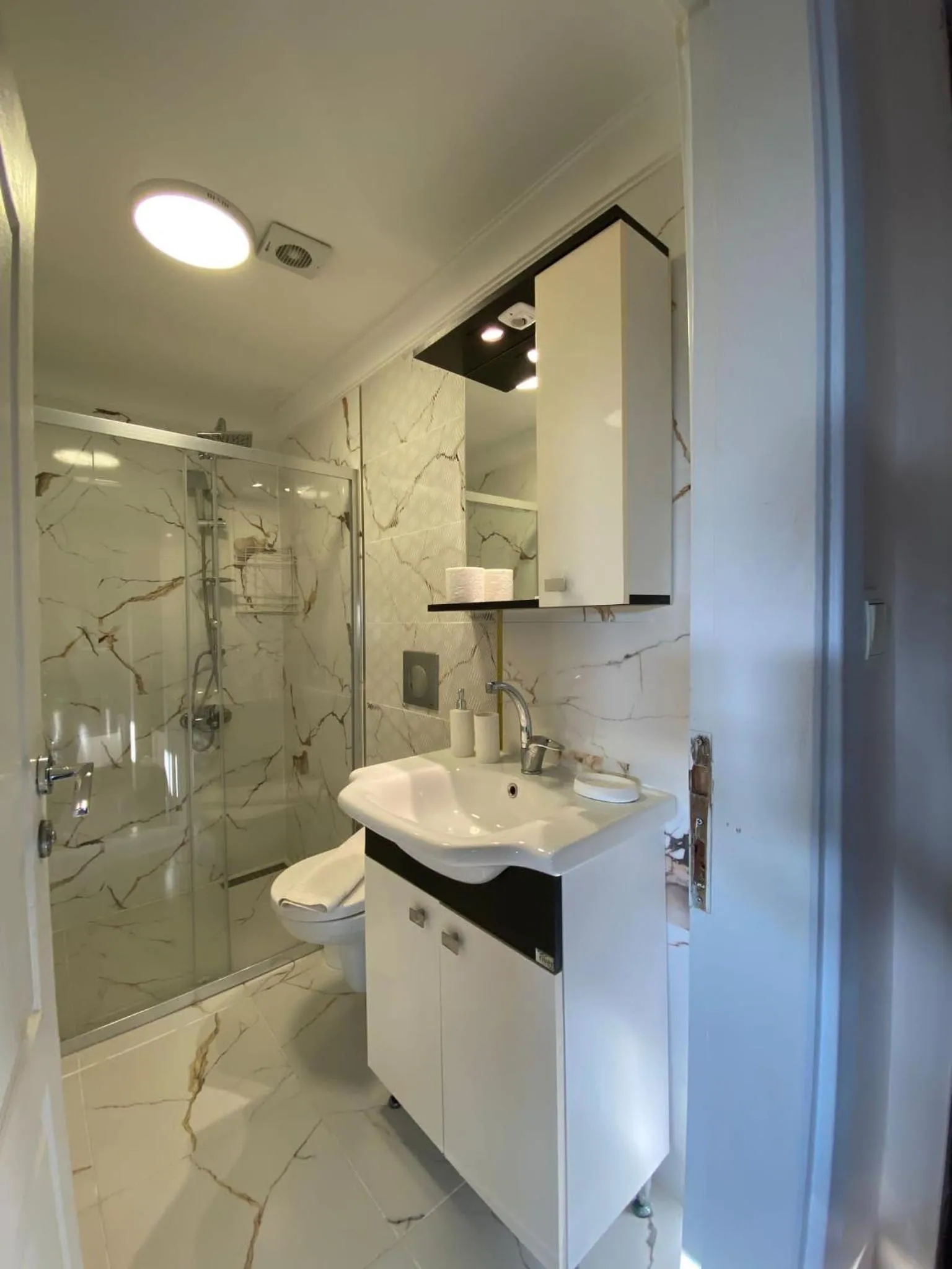 Shower in Araz Apart