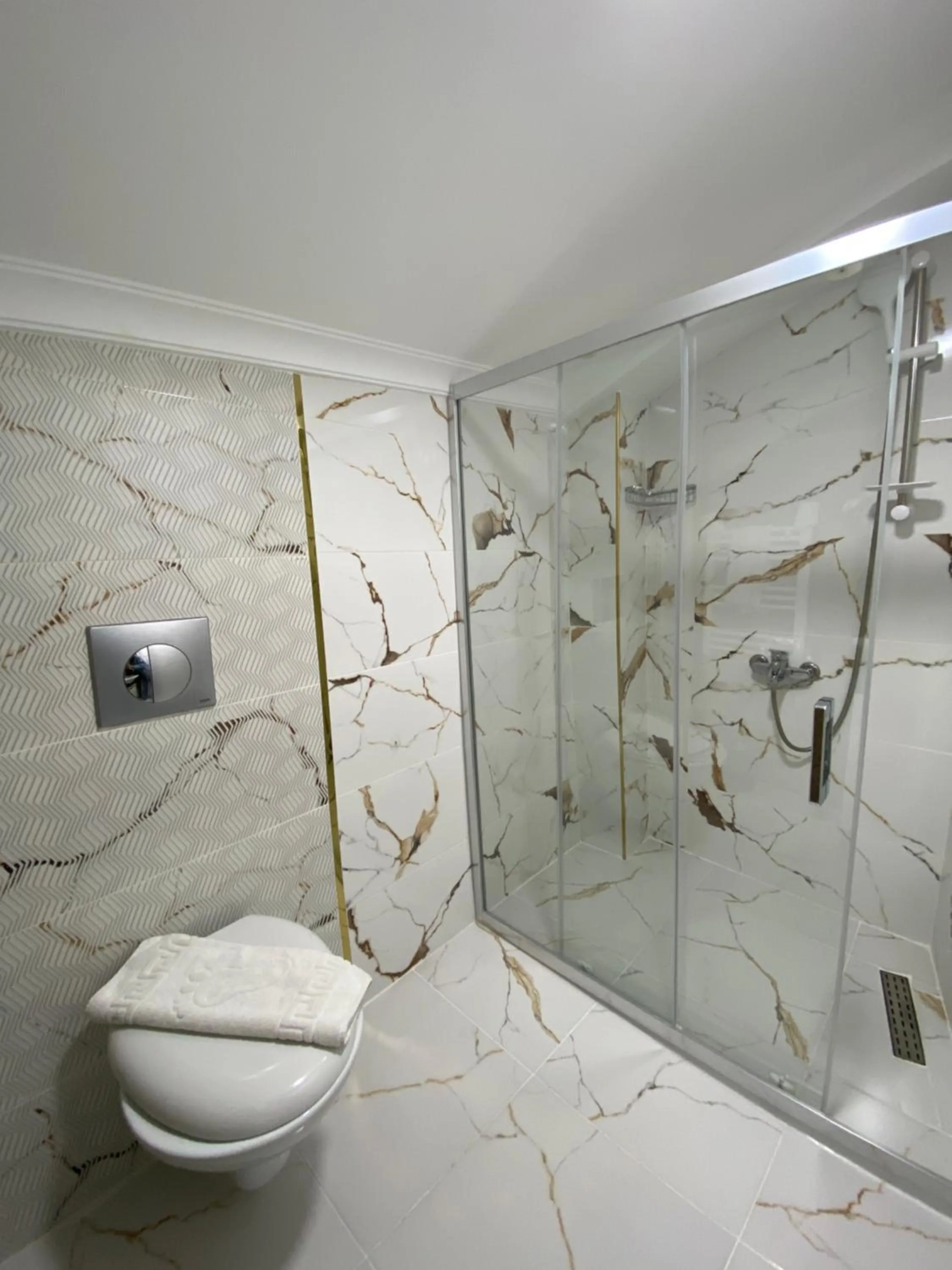 Shower in Araz Apart