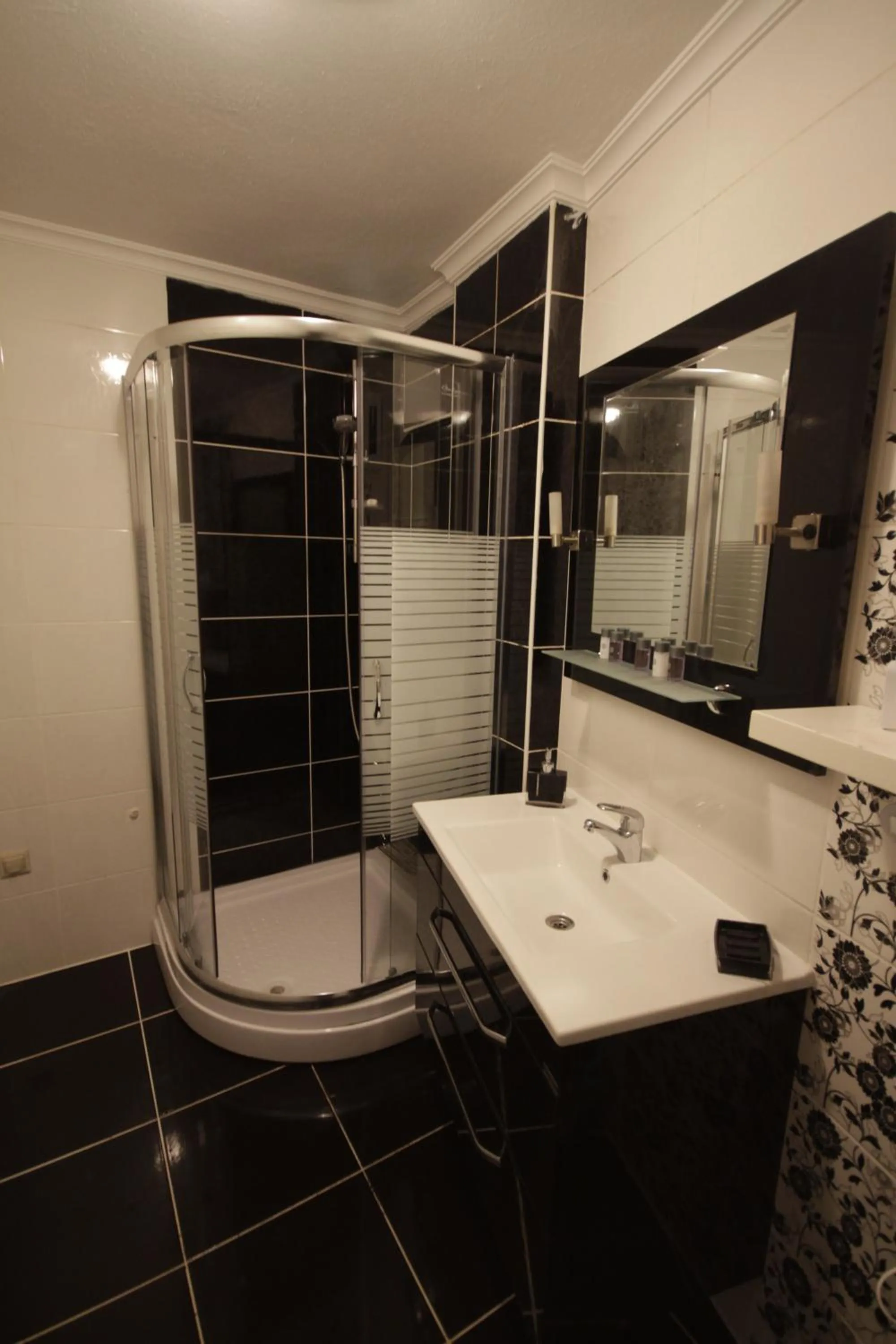 Shower in Araz Apart