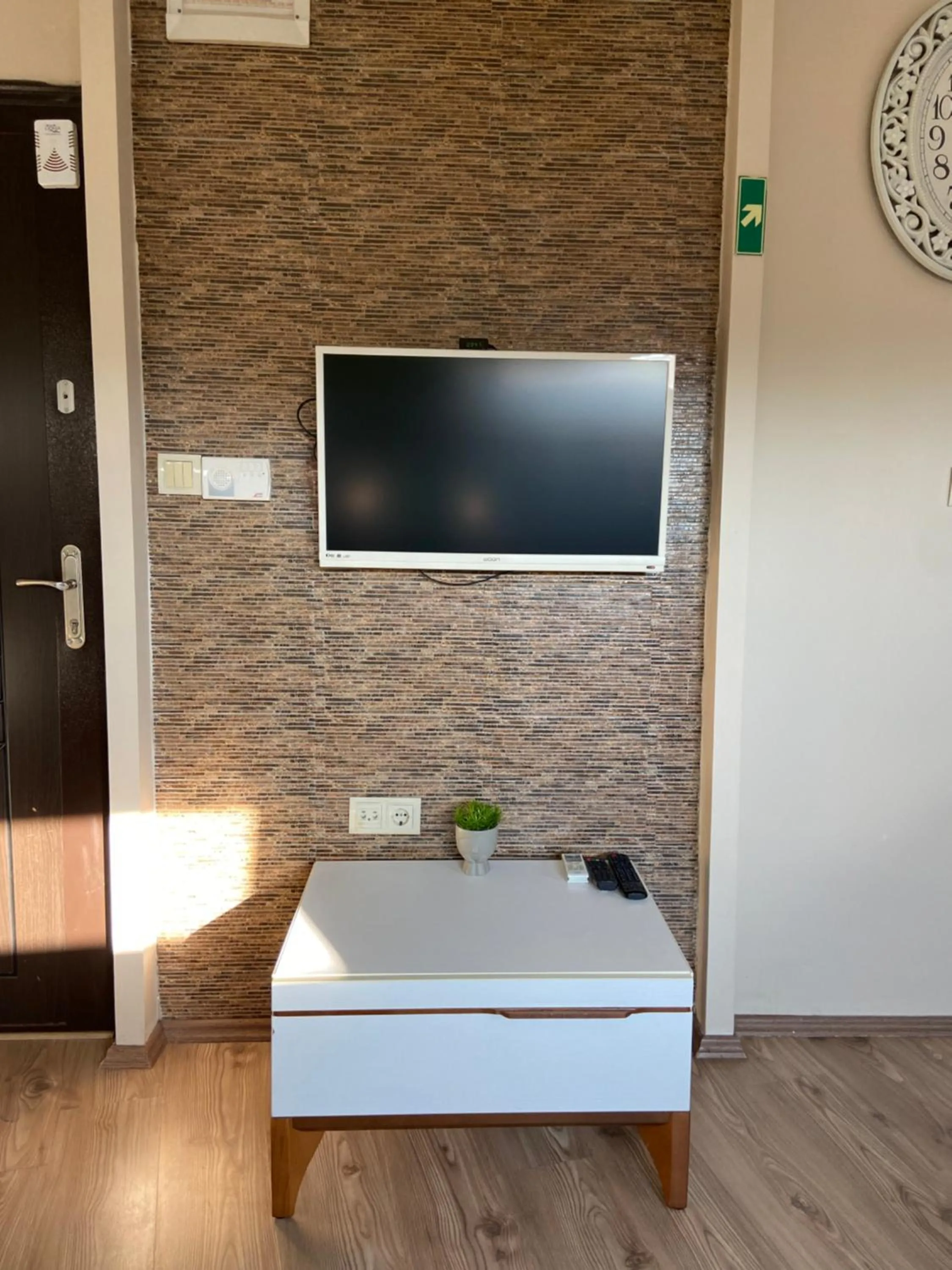 Communal lounge/ TV room in Araz Apart