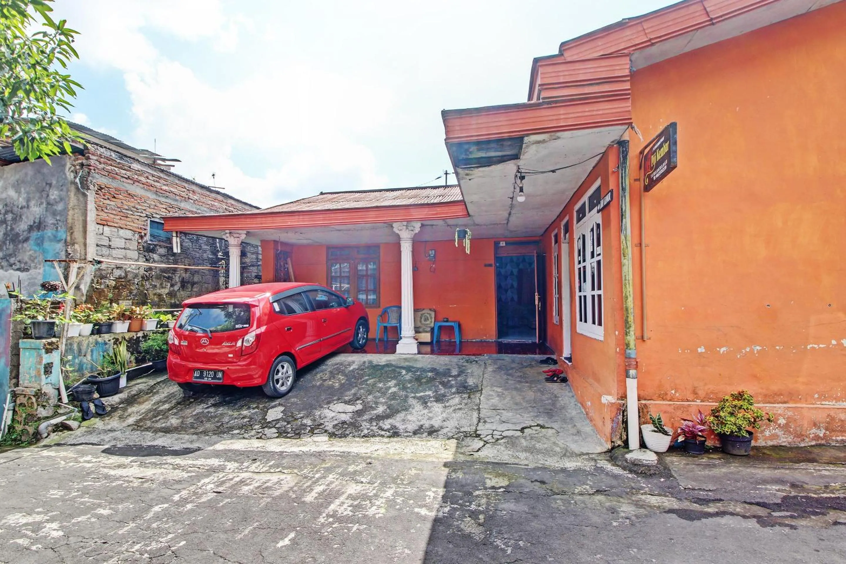 Facade/entrance in OYO 92759 Penginapan Piji Kembar