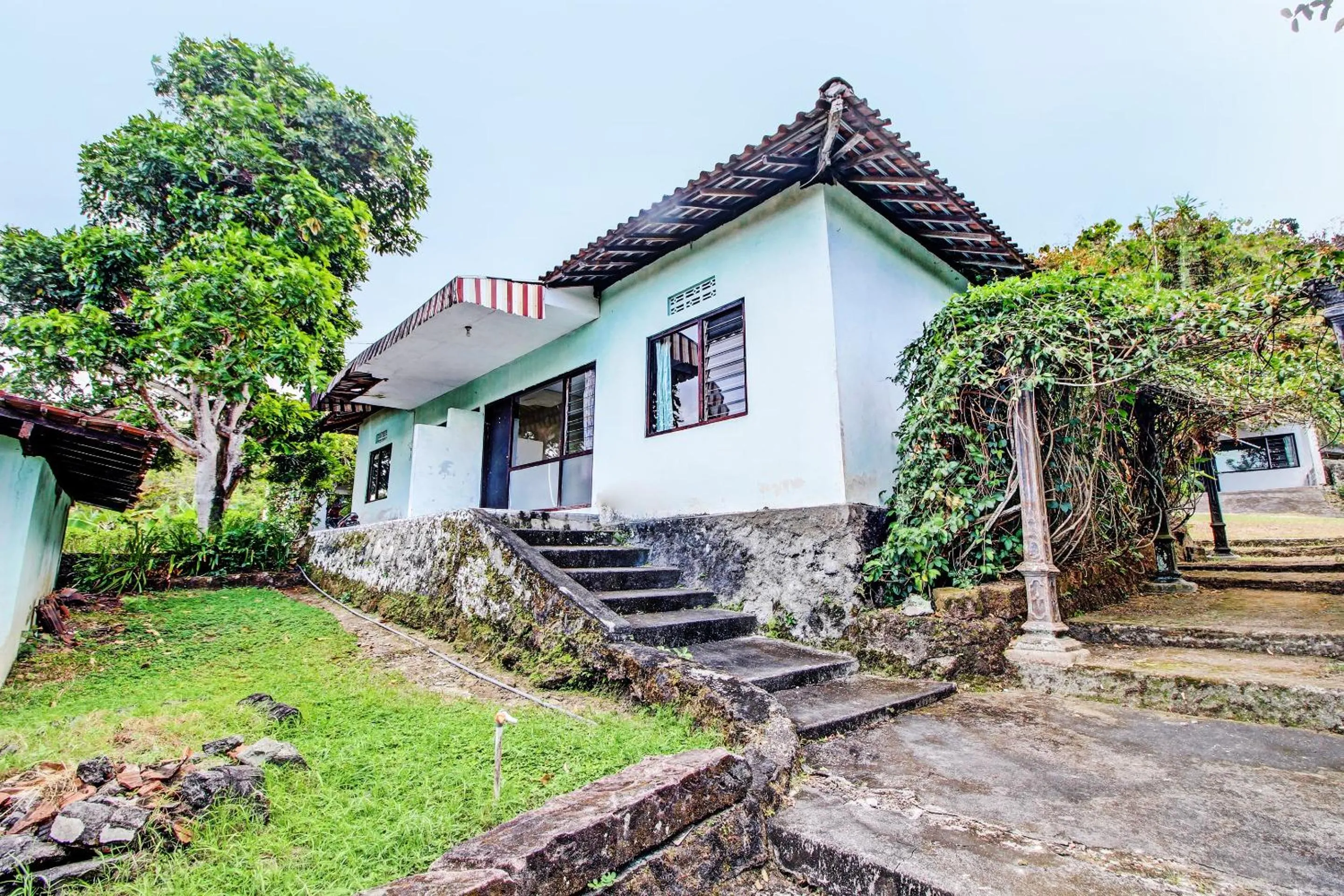 Facade/entrance in Hotel O Sendang Asri