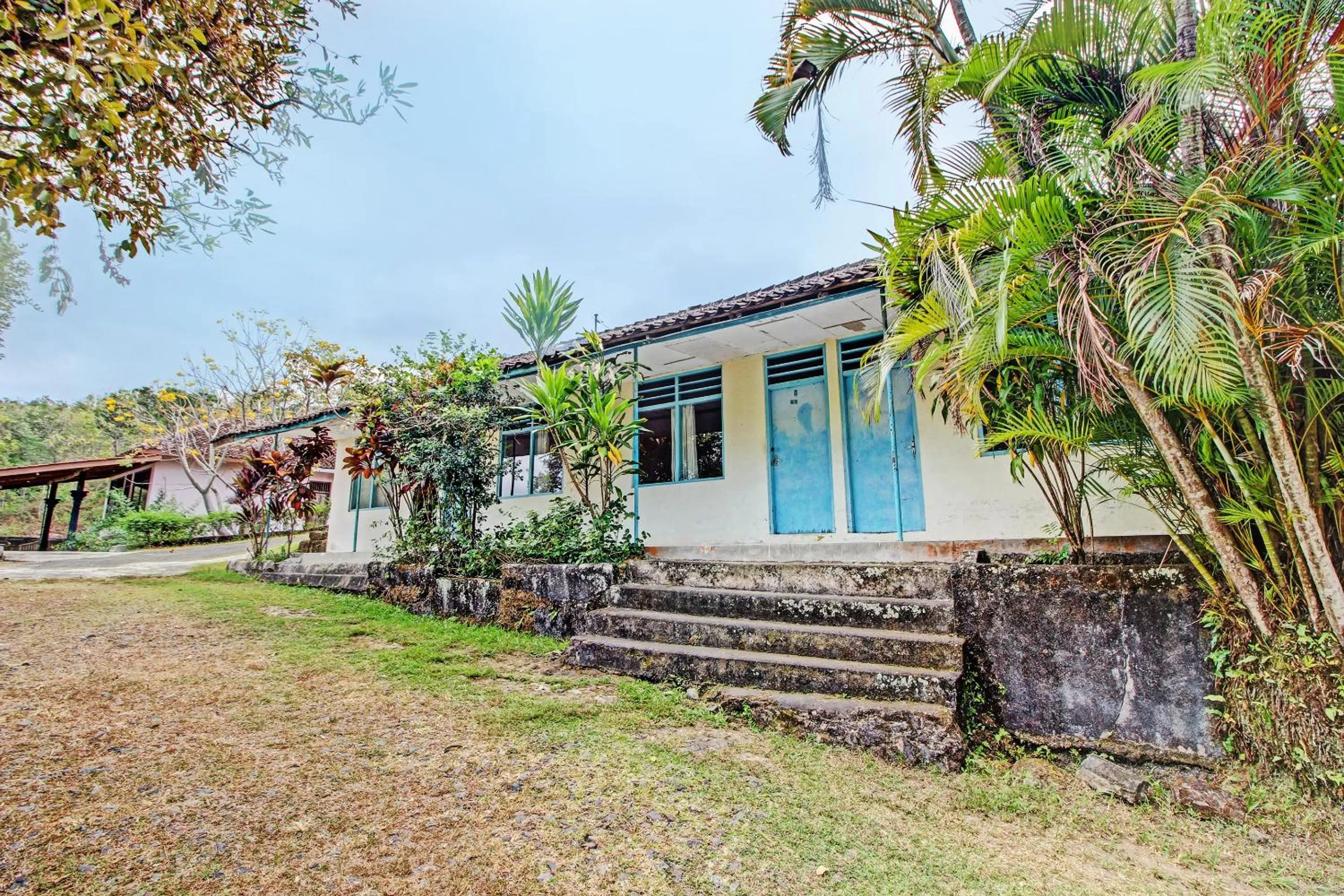 Facade/entrance in Hotel O Sendang Asri