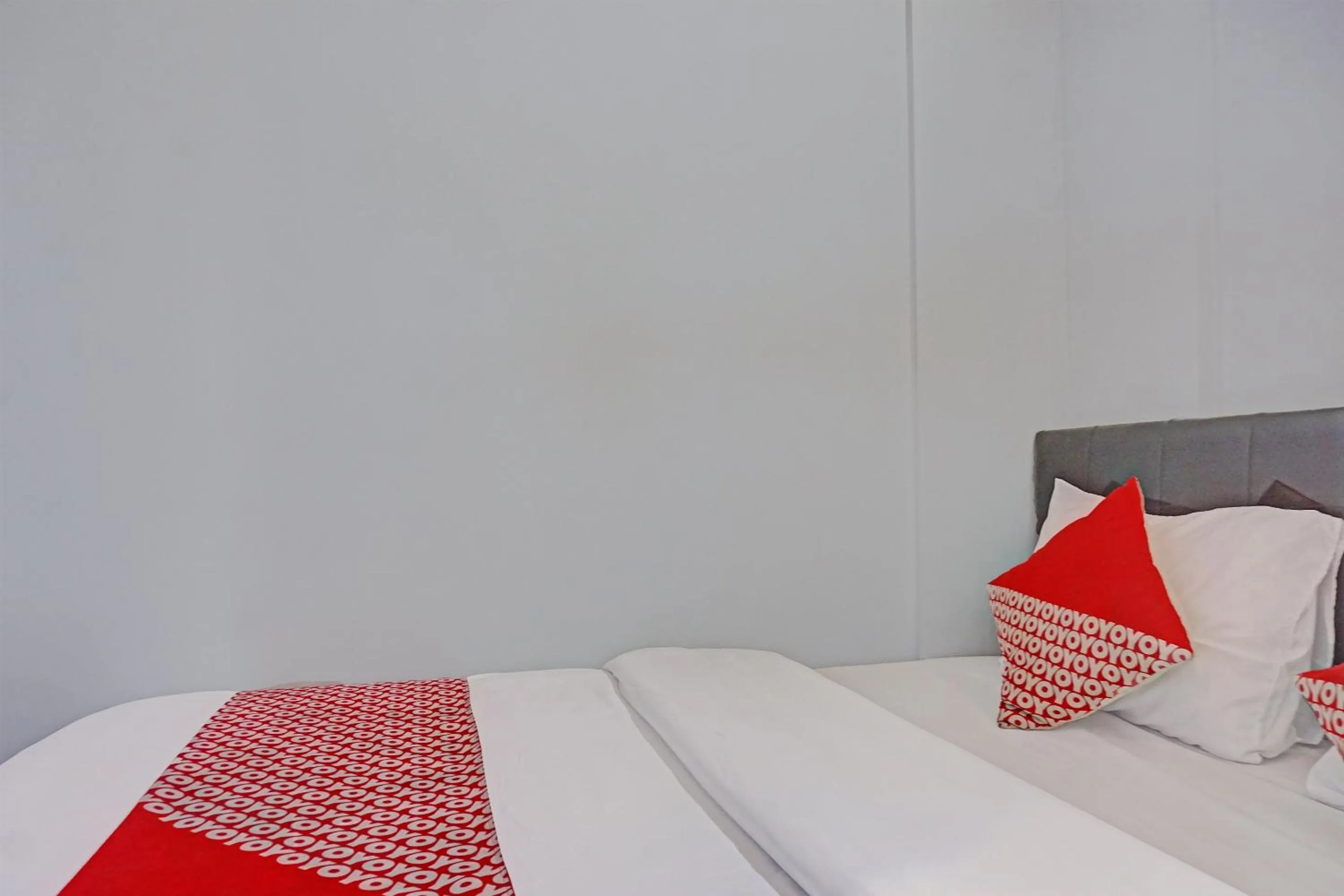 Bedroom, Bed in Capital O 92765 J&b Smart Sentul