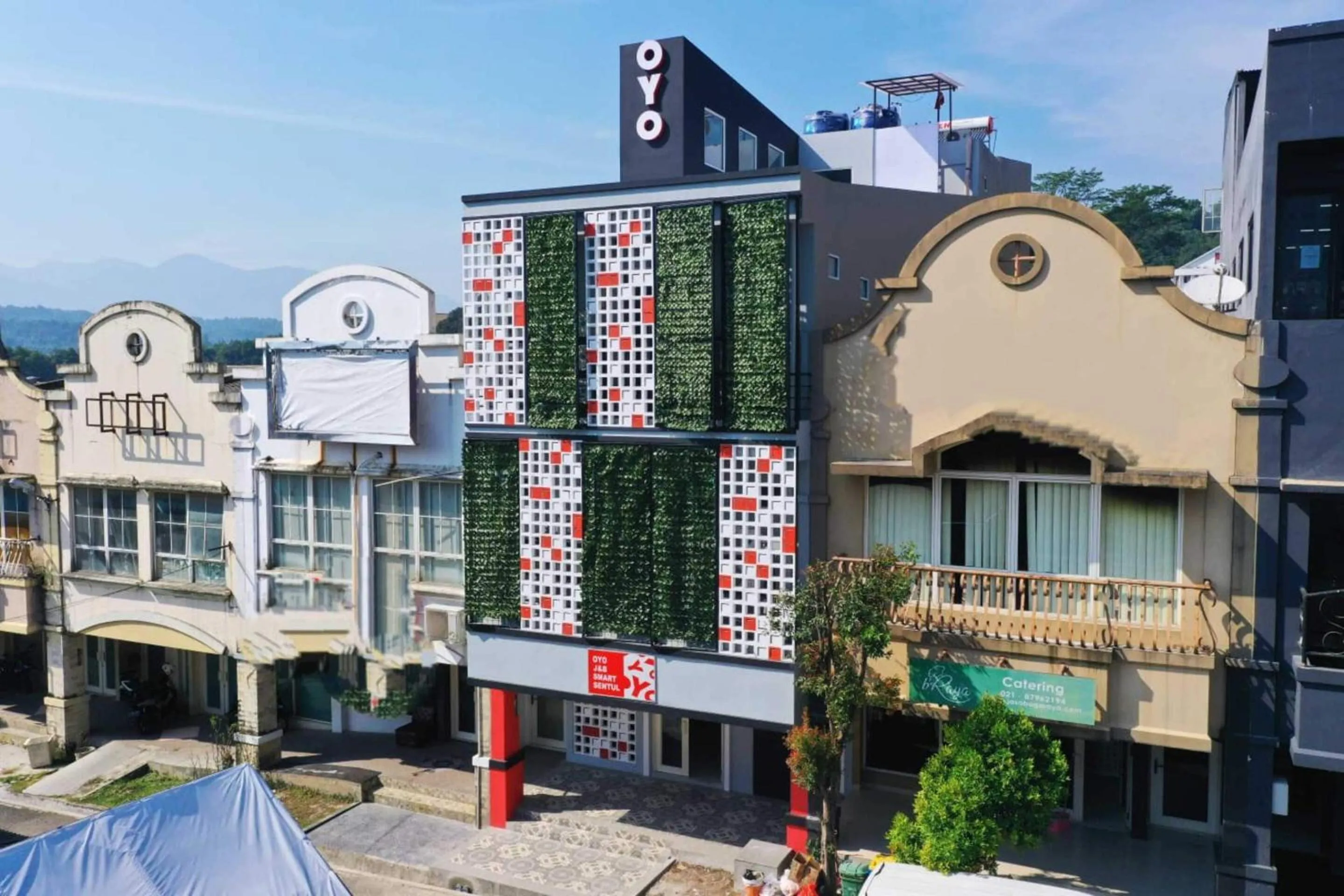 Facade/entrance in Capital O 92765 J&b Smart Sentul