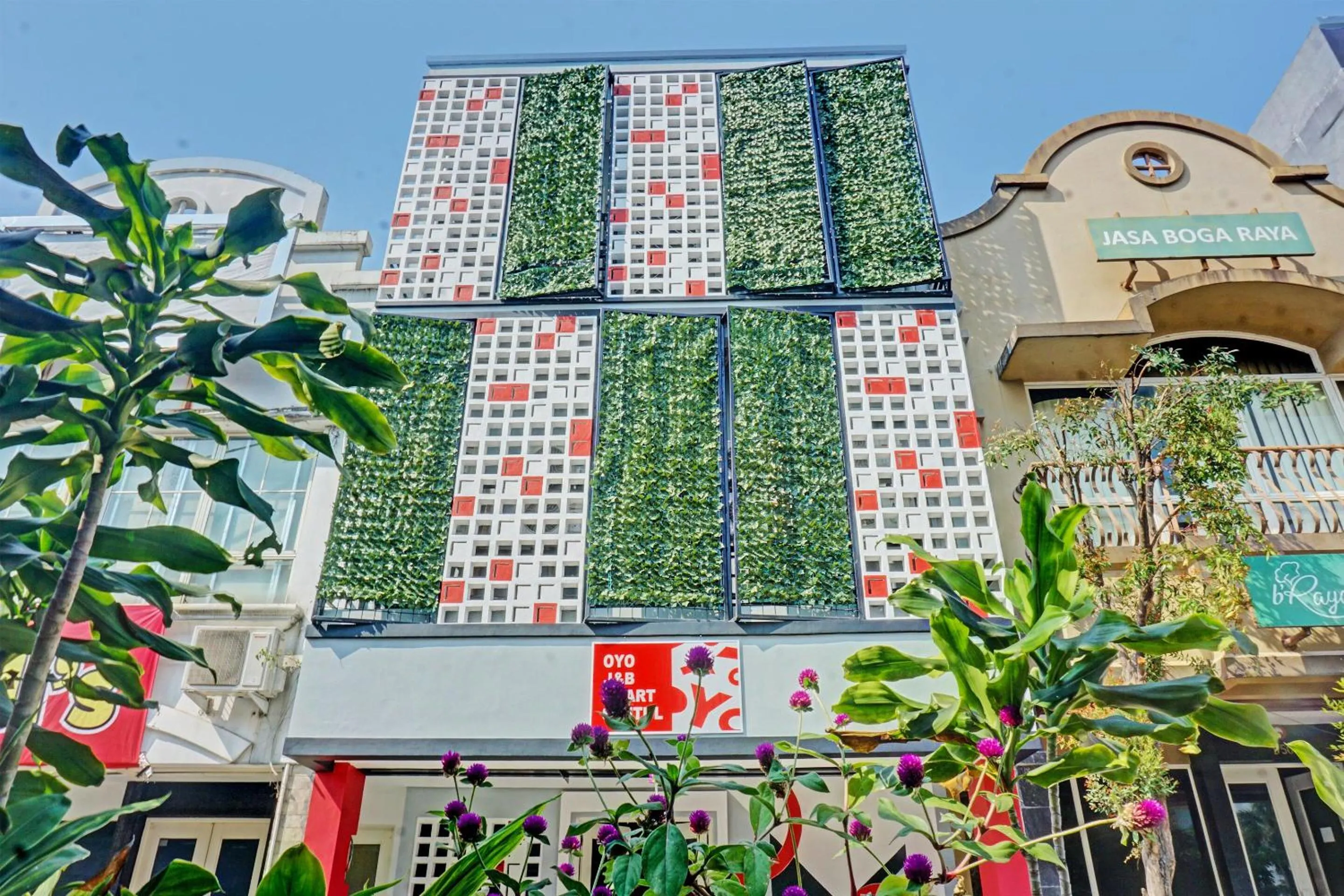 Facade/entrance in Capital O 92765 J&b Smart Sentul