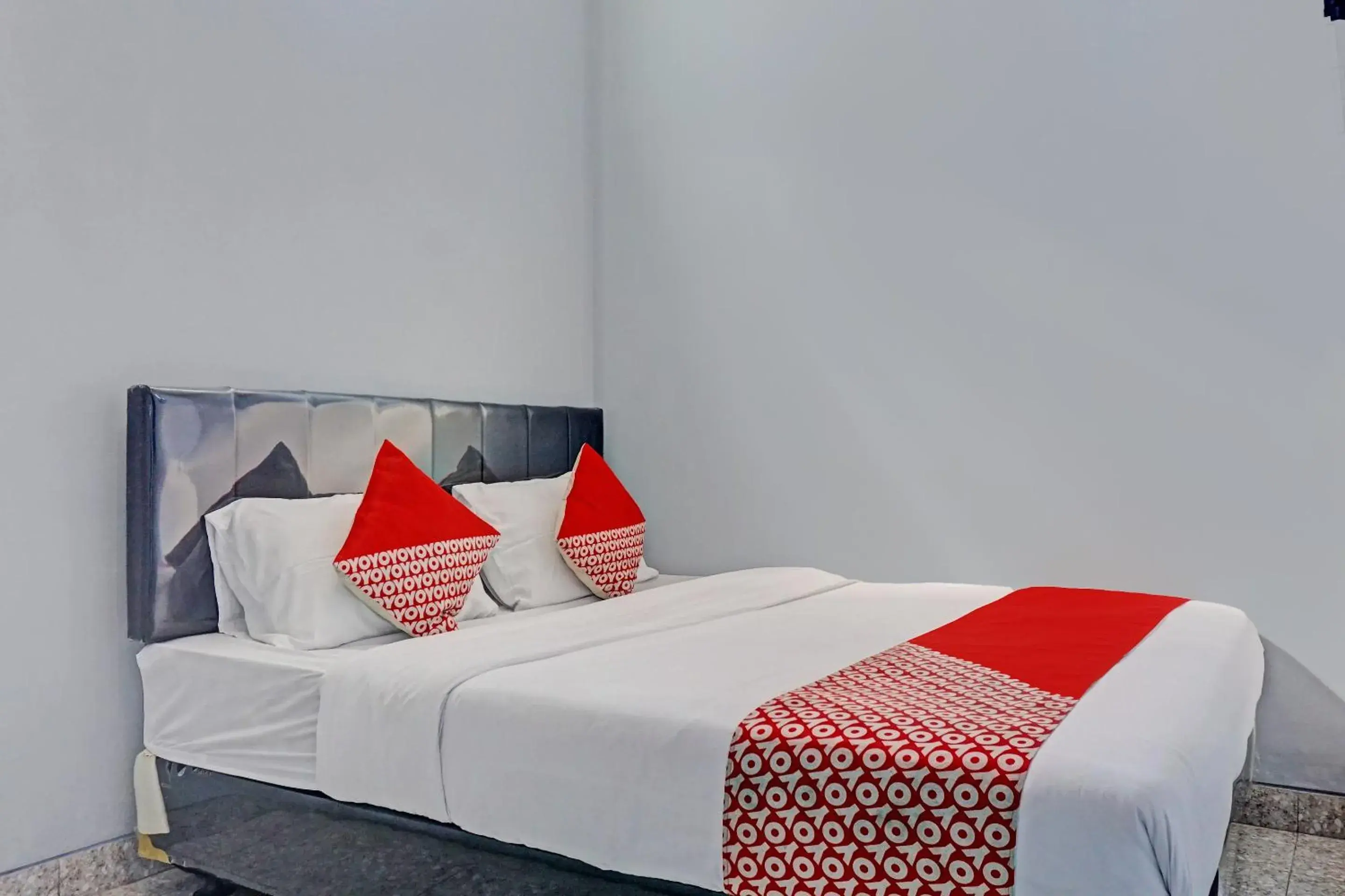 Deluxe Double Room in Capital O 92765 J&b Smart Sentul Deluxe Double Room in Capital O 92765 J&b Smart Sentul