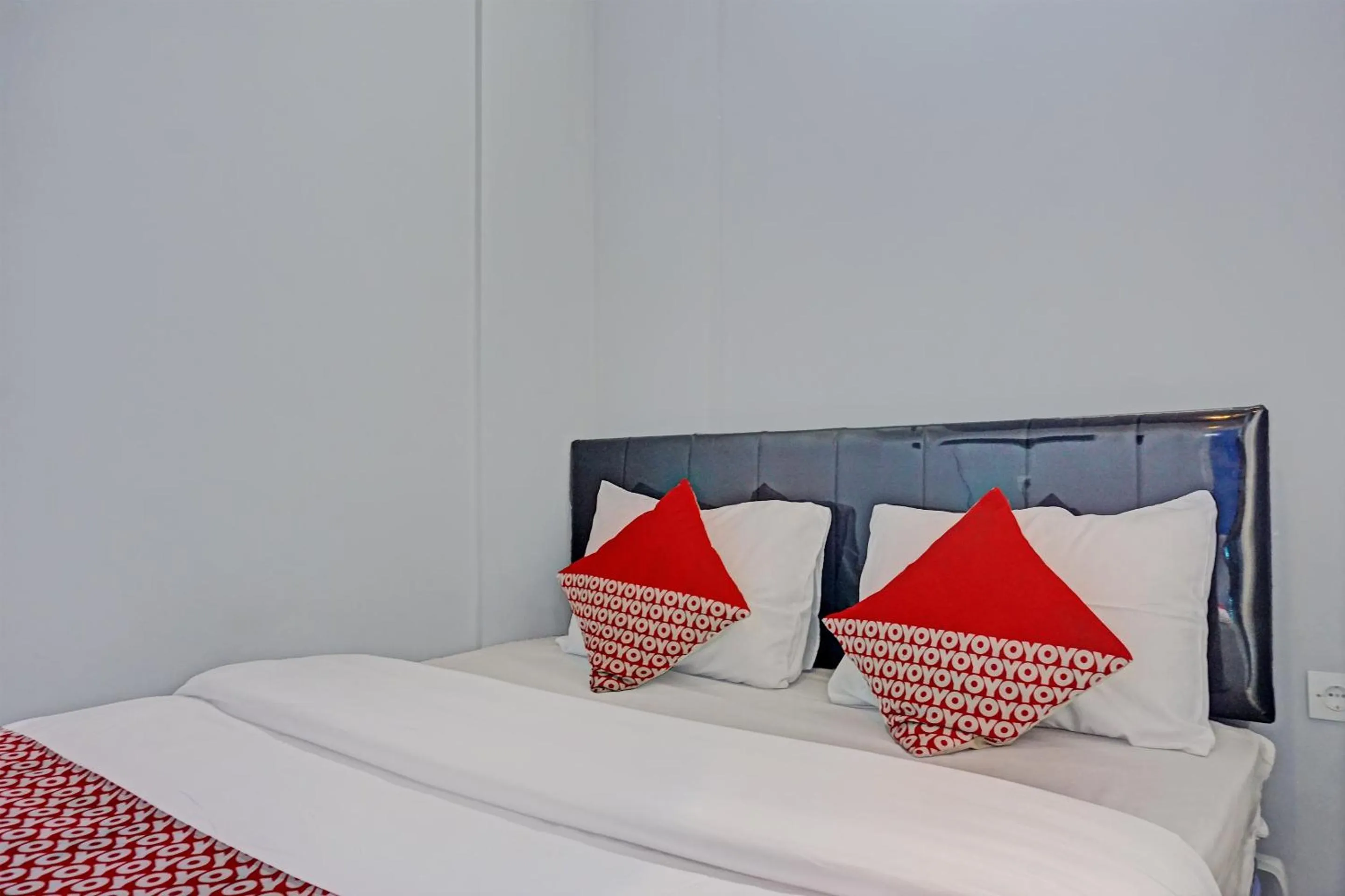 Bedroom, Bed in Capital O 92765 J&b Smart Sentul