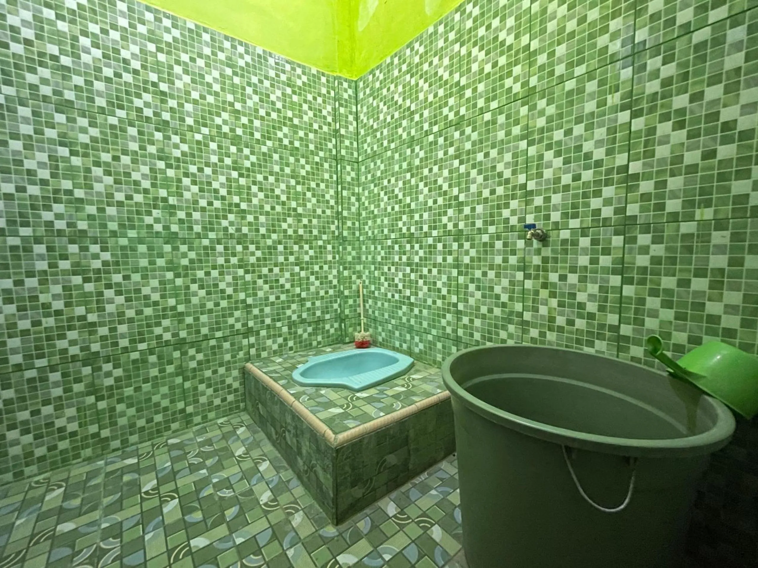 Bathroom in Hotel O Penginapan Asoka Indah Near PT. PLN (persero) Gardu Induk Barru