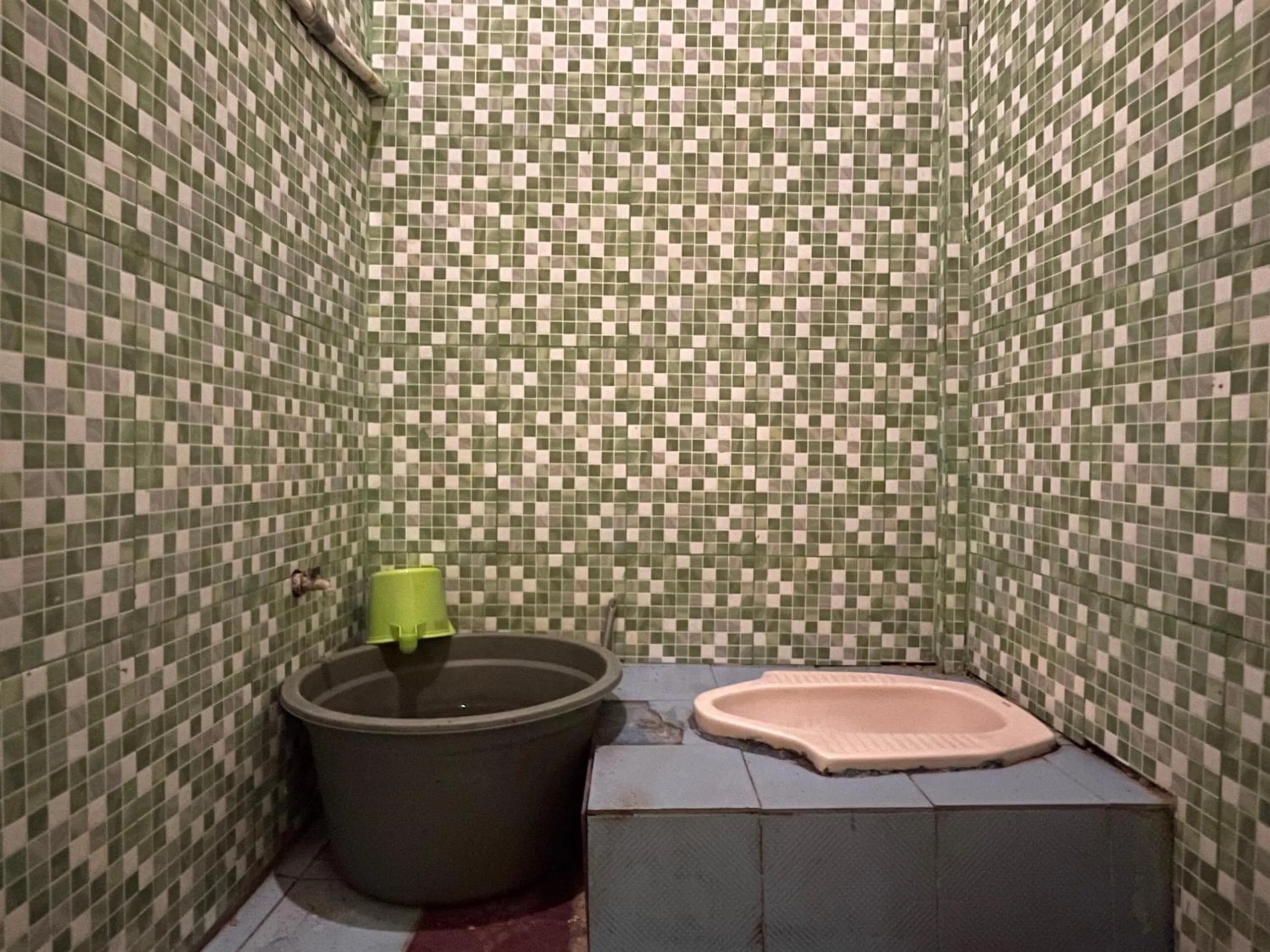 Bathroom in Hotel O Penginapan Asoka Indah Near PT. PLN (persero) Gardu Induk Barru