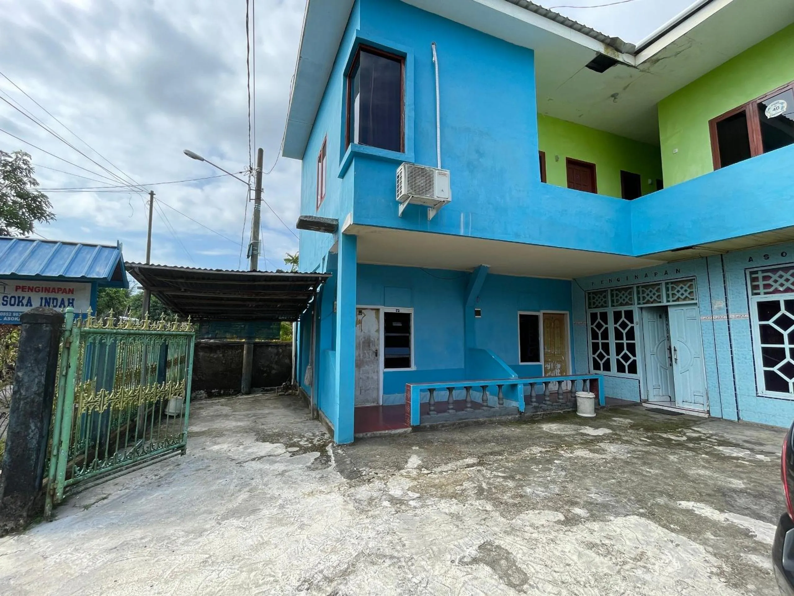Facade/entrance in Hotel O Penginapan Asoka Indah Near PT. PLN (persero) Gardu Induk Barru