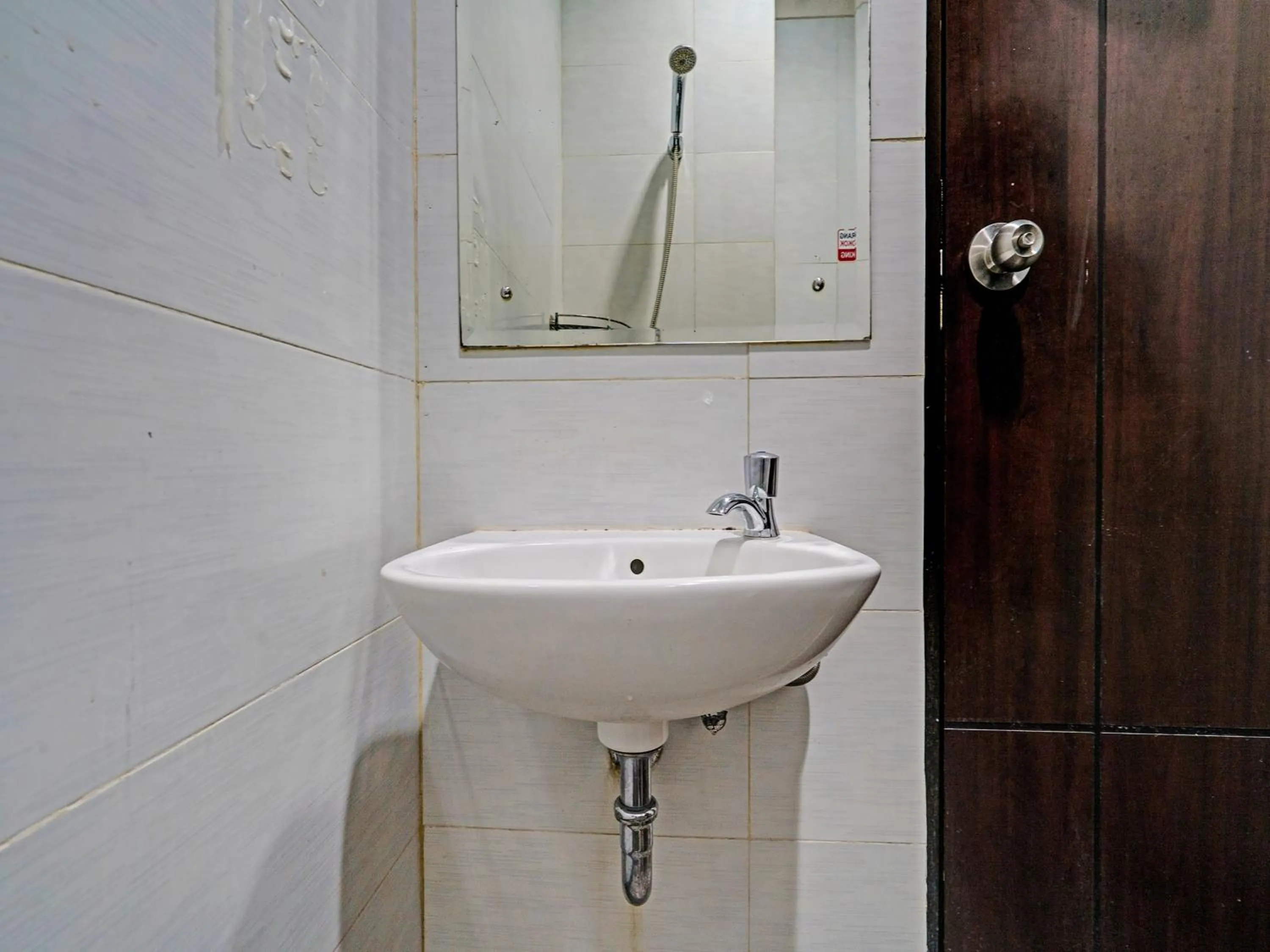 Bathroom in Hotel O Losmen Diah Syariah