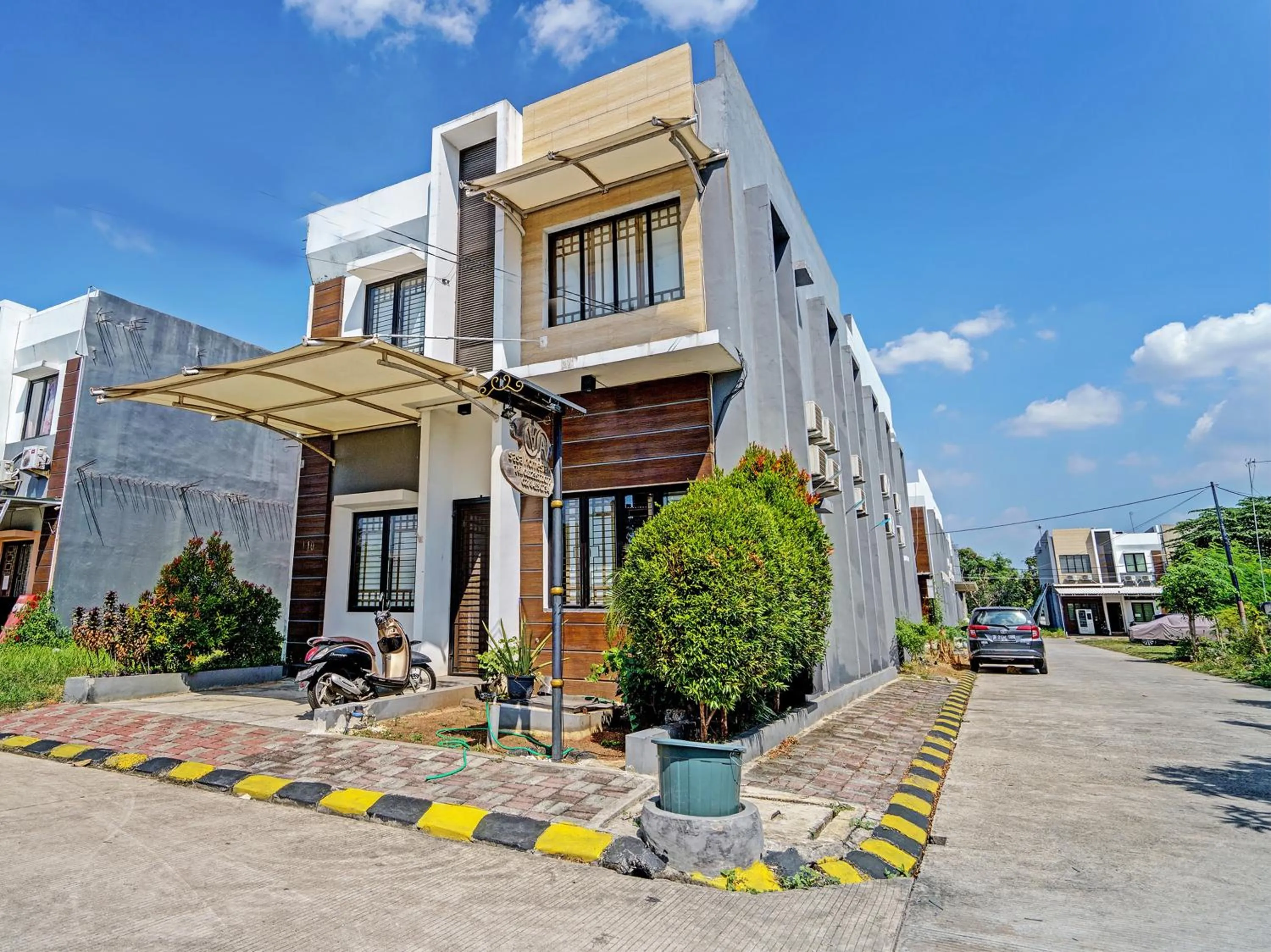 Facade/entrance in Hotel O Losmen Diah Syariah
