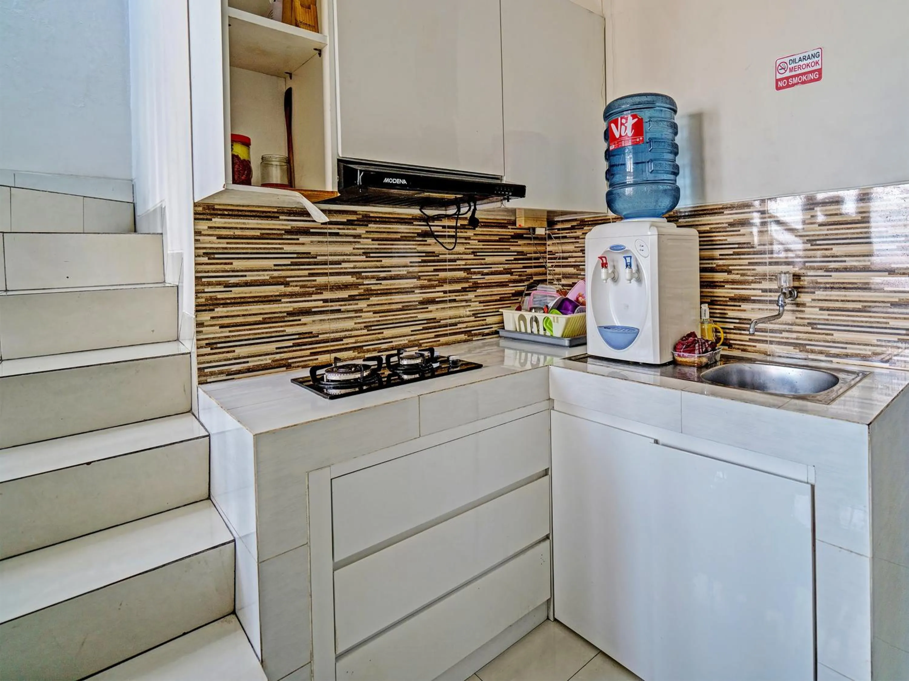 Kitchen or kitchenette in Hotel O Losmen Diah Syariah