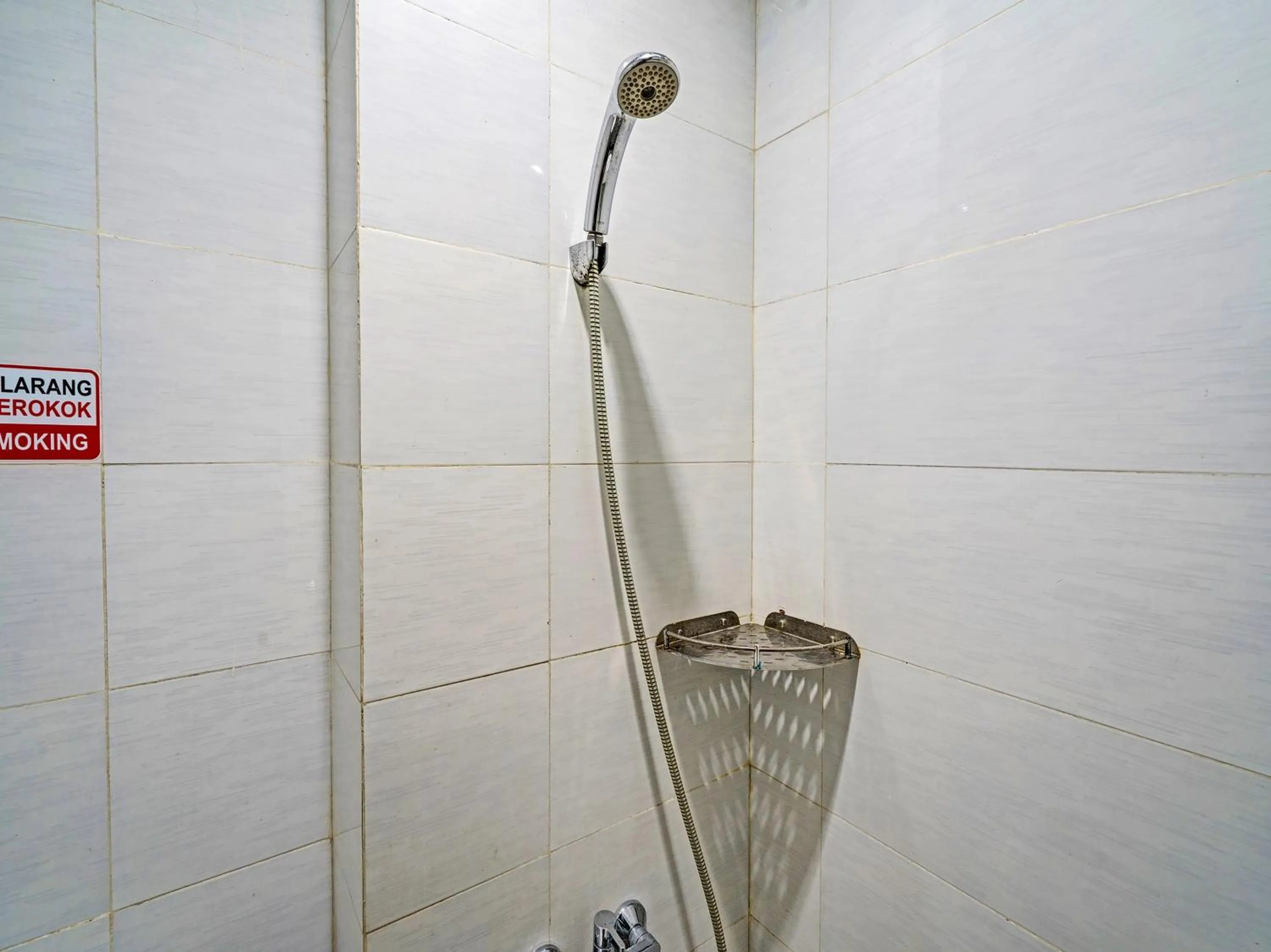 Bathroom in Hotel O Losmen Diah Syariah