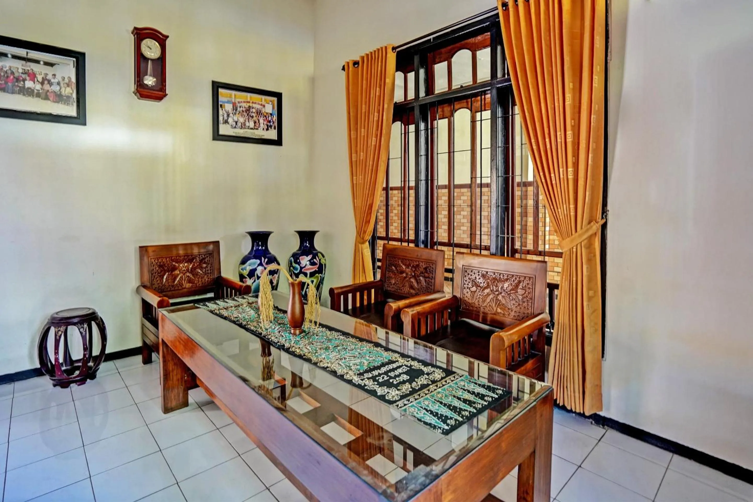 Lobby or reception in OYO Life 92785 Wisma Trubus Syariah