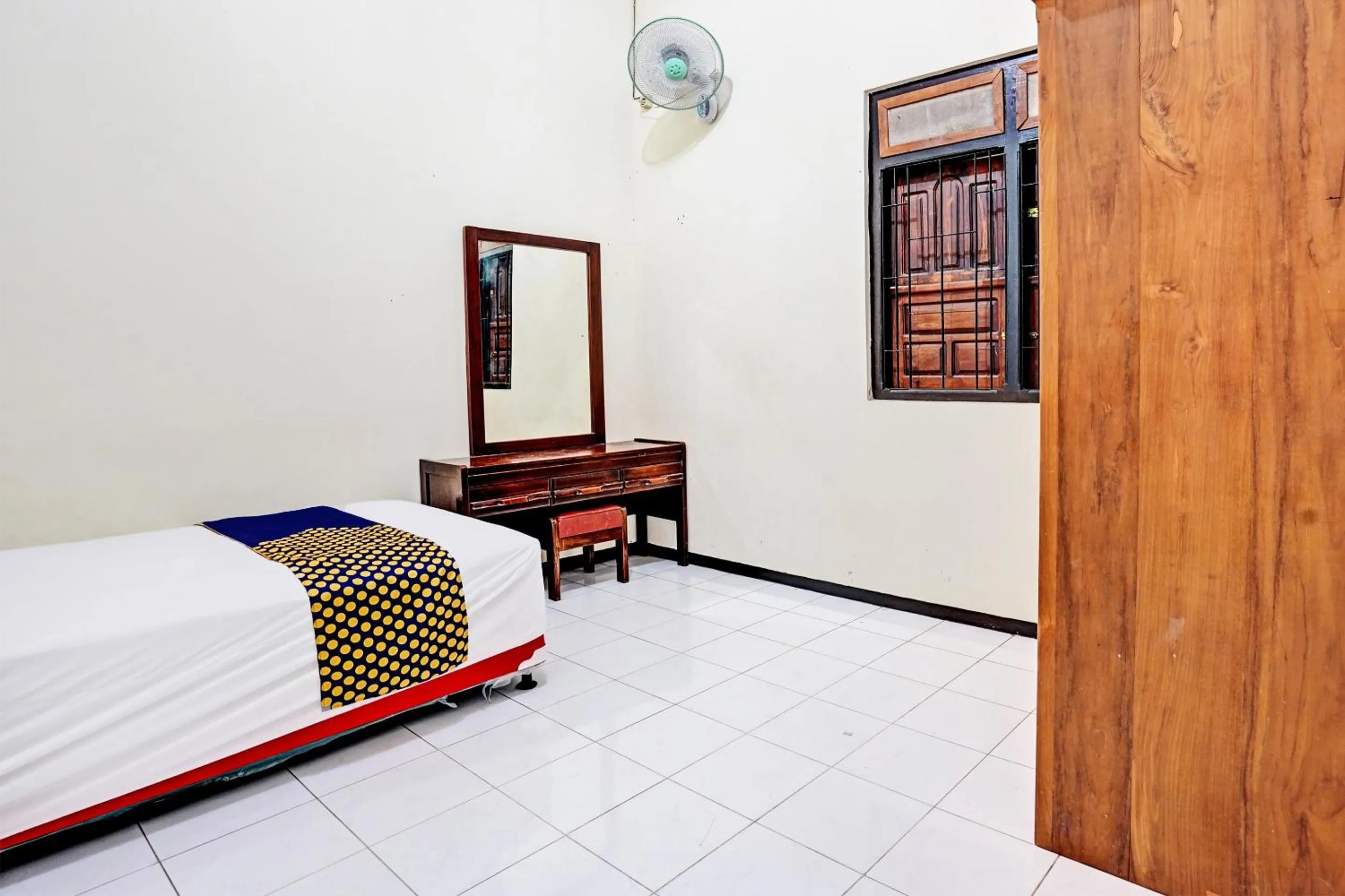 Bedroom, Bed in OYO Life 92785 Wisma Trubus Syariah