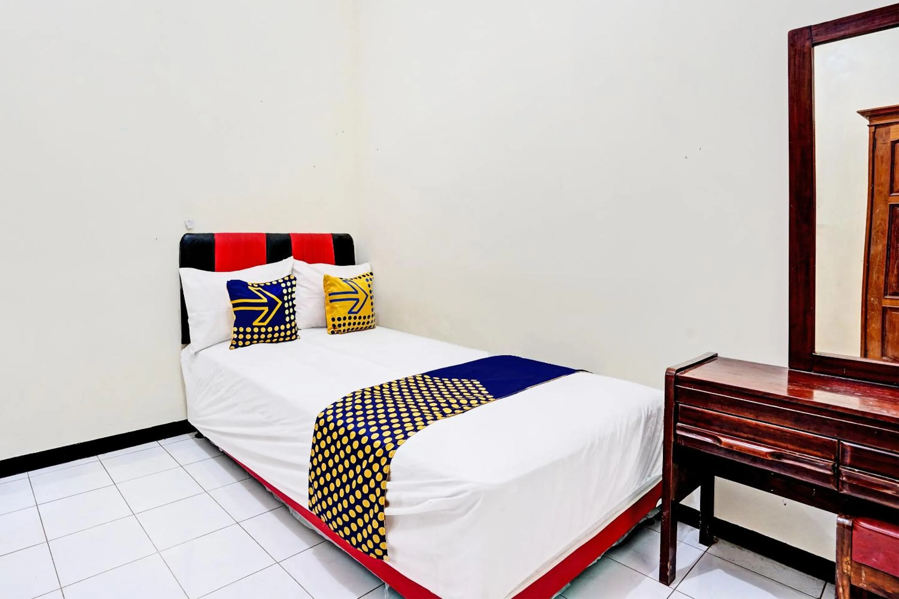 Bedroom, Bed in OYO Life 92785 Wisma Trubus Syariah
