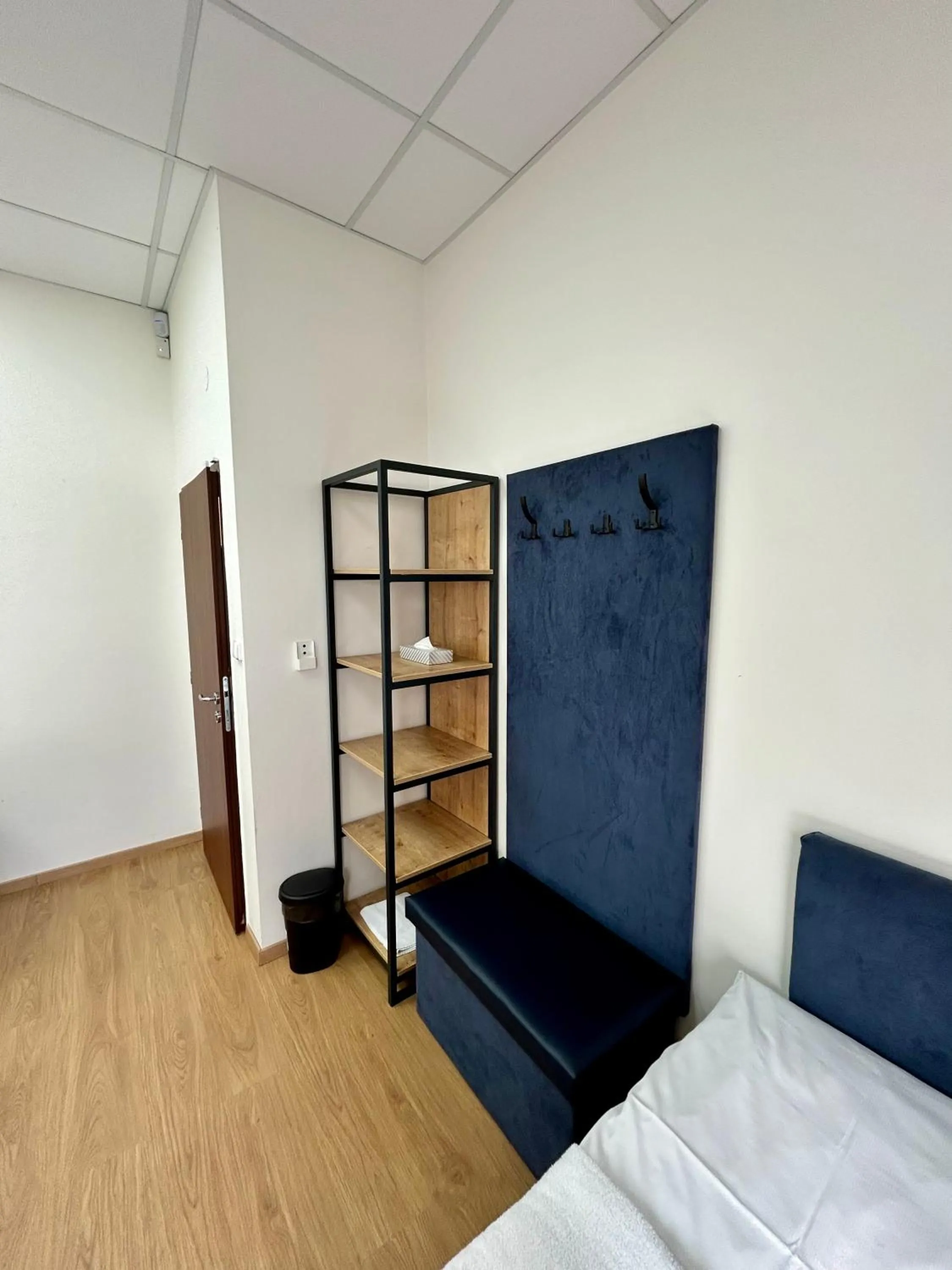 wardrobe, Bed in Powder Tower Suites