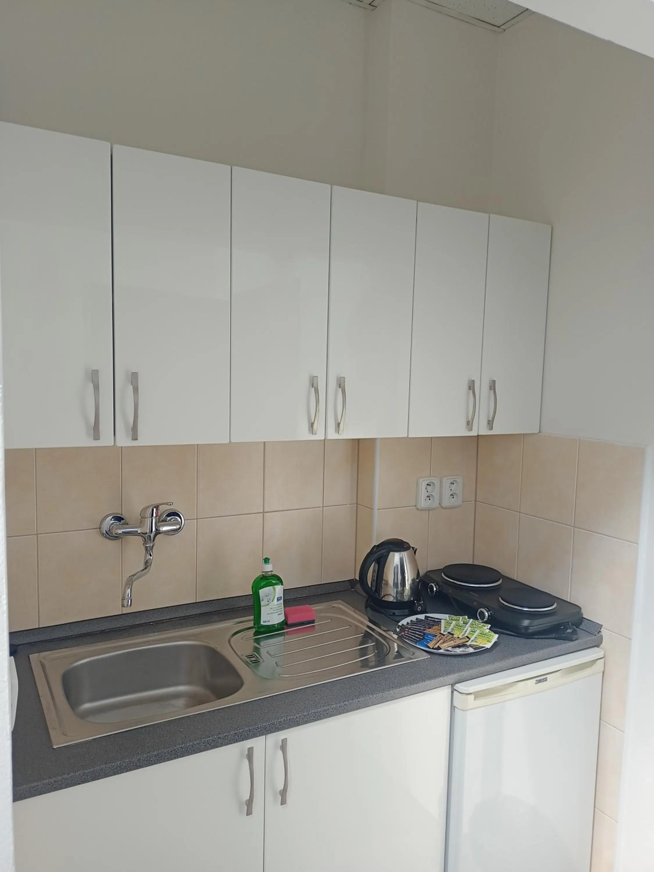 Kitchen or kitchenette in Powder Tower Suites