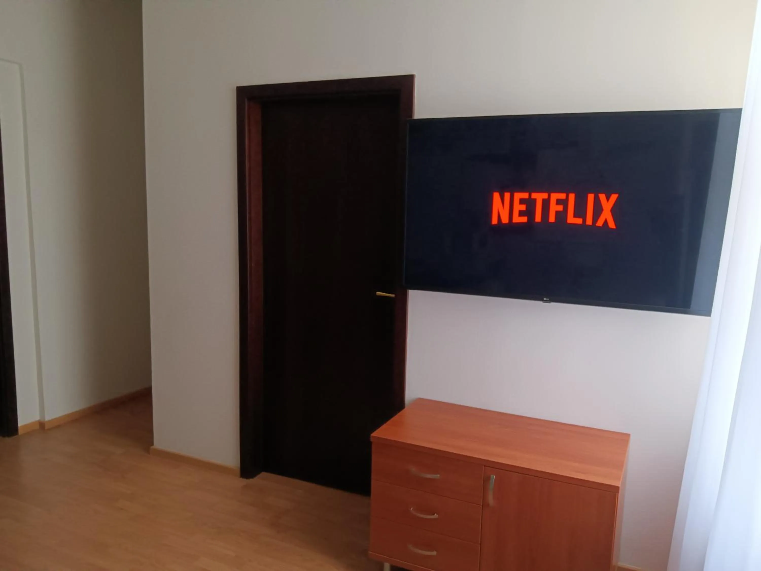 TV and multimedia in Powder Tower Suites