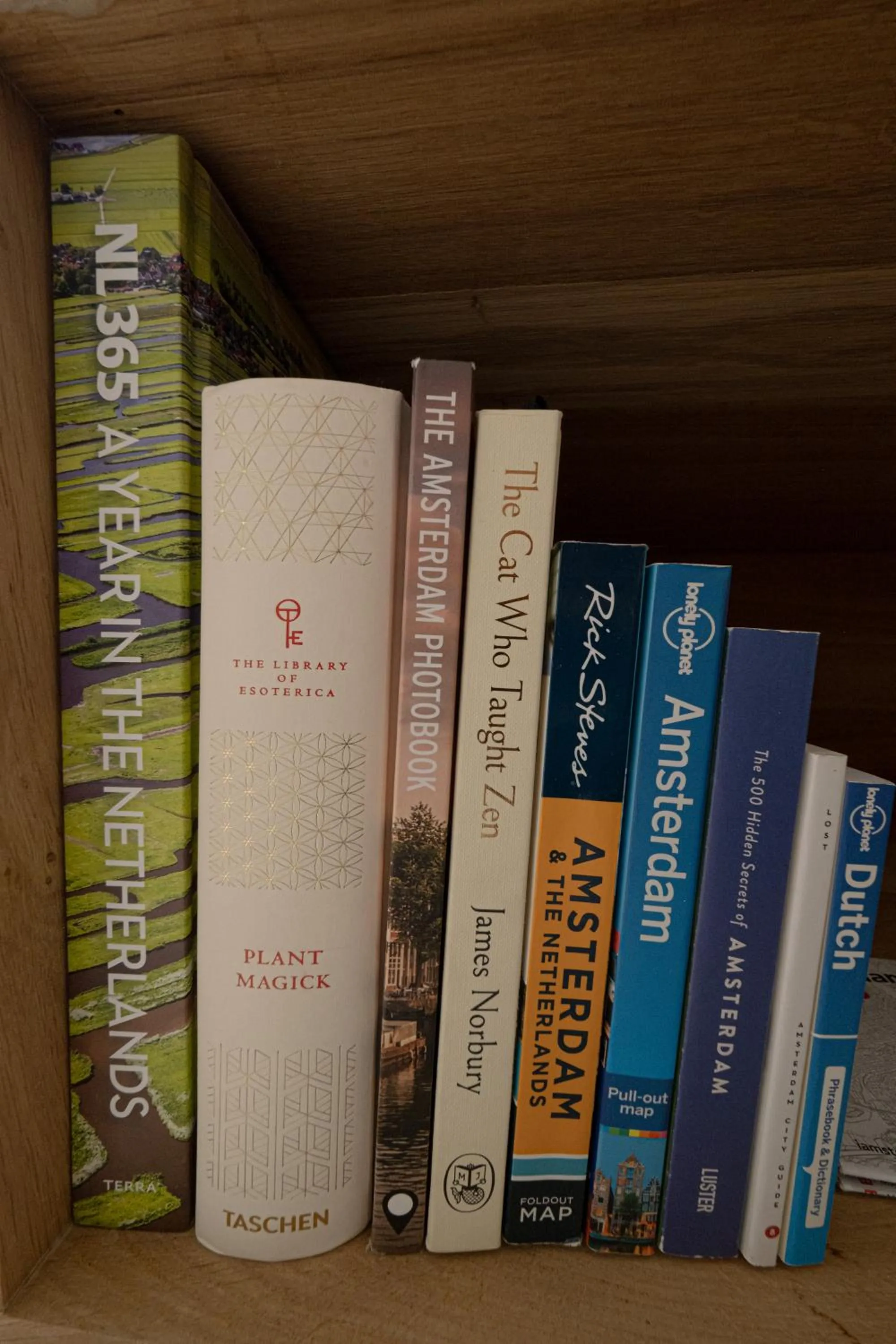 Library in Canal View Stay Amsterdam