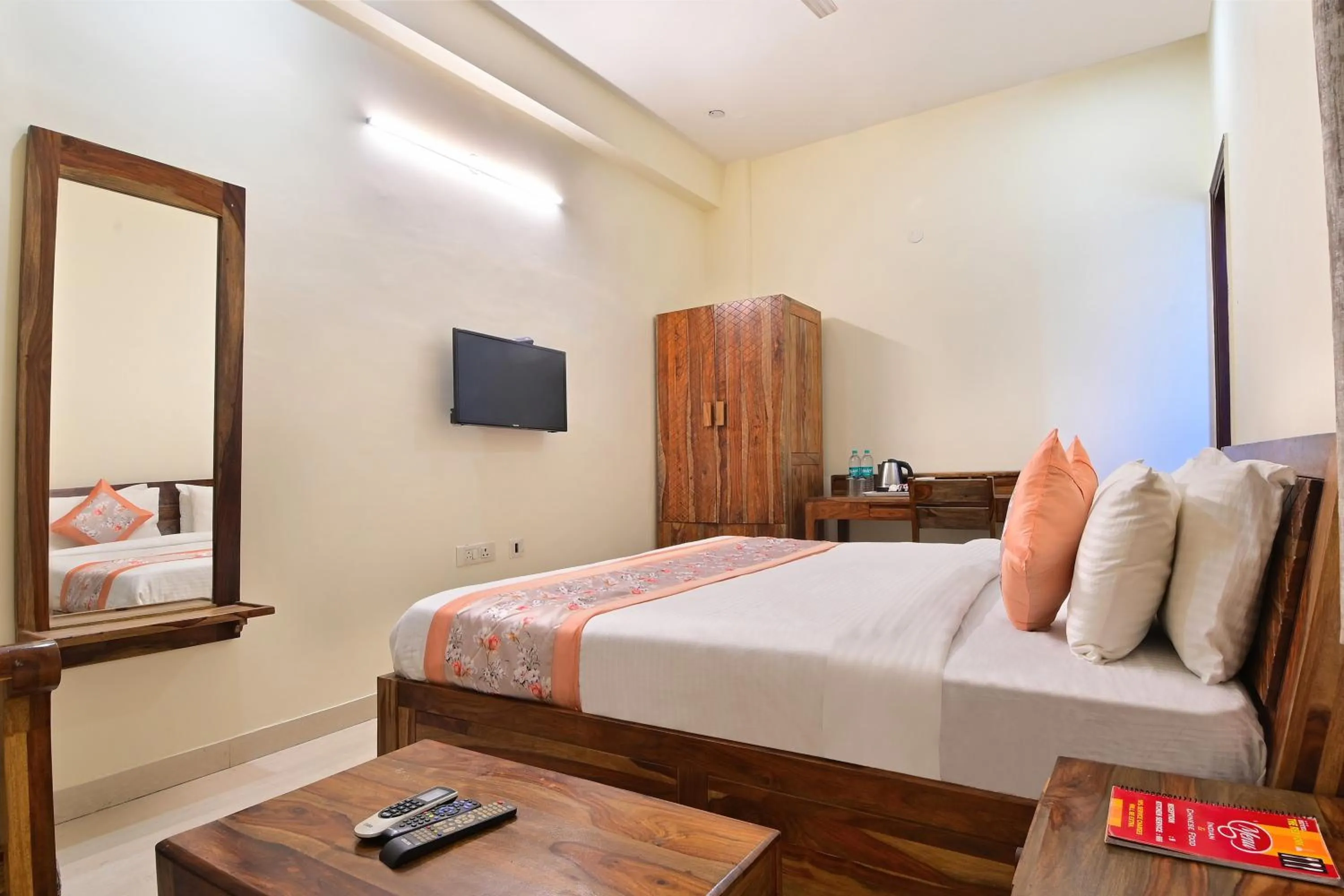 Bed in Hotel The York - Couple-unfriendly hotel