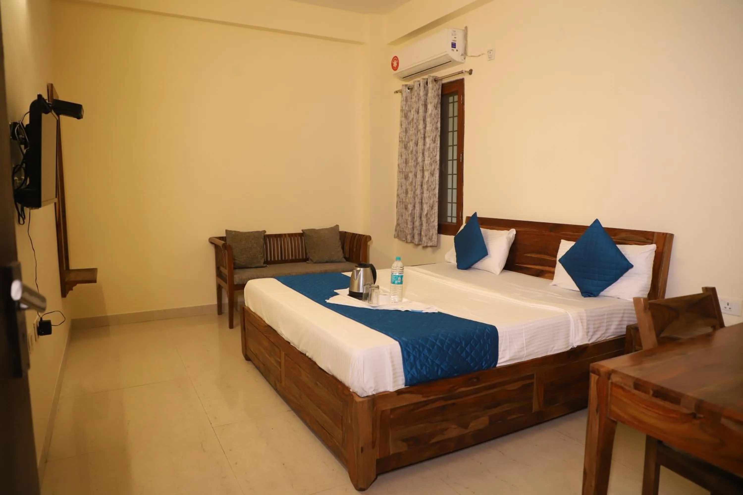 Bed in Hotel The York - Couple-unfriendly hotel