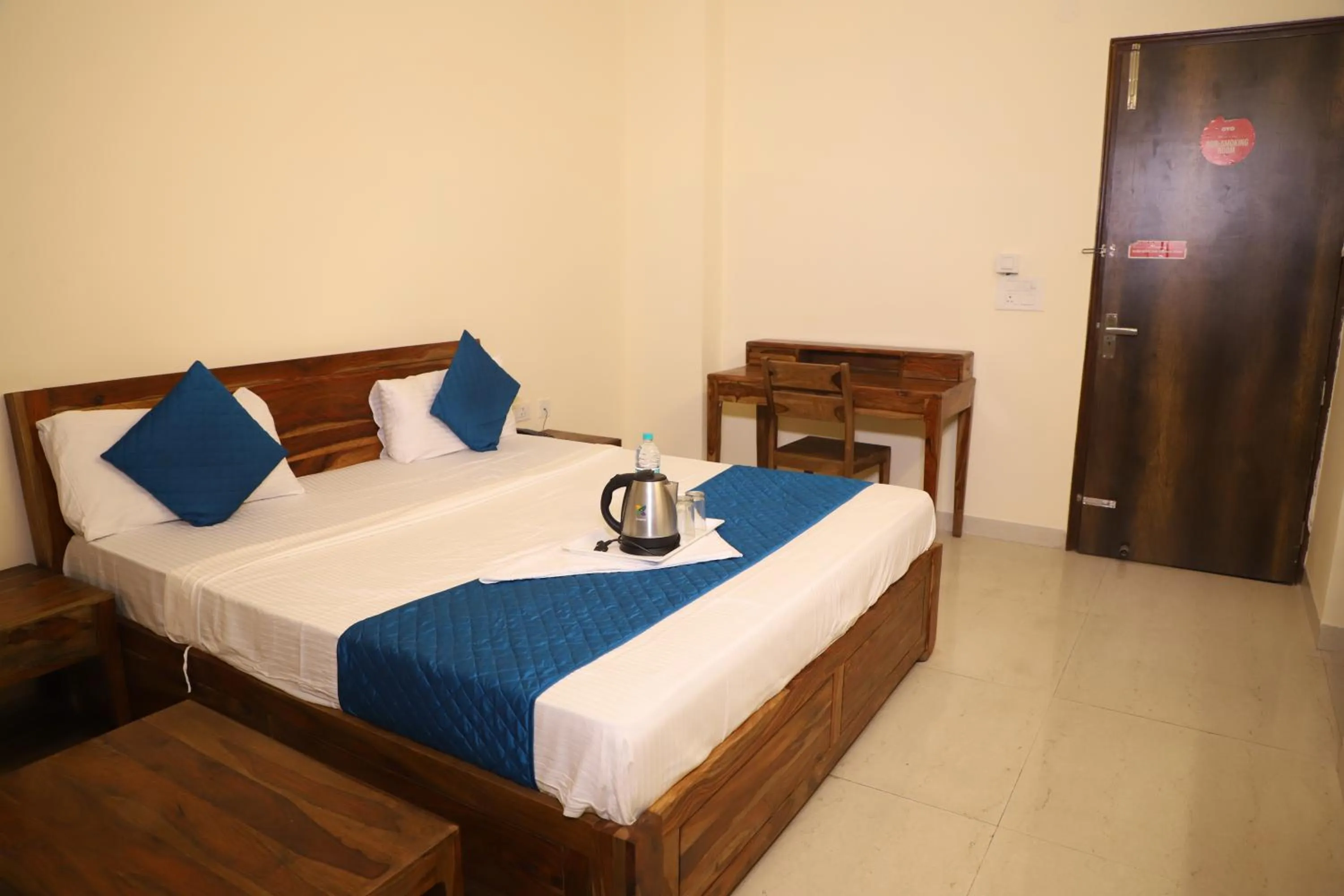 Bed in Hotel The York - Couple-unfriendly hotel