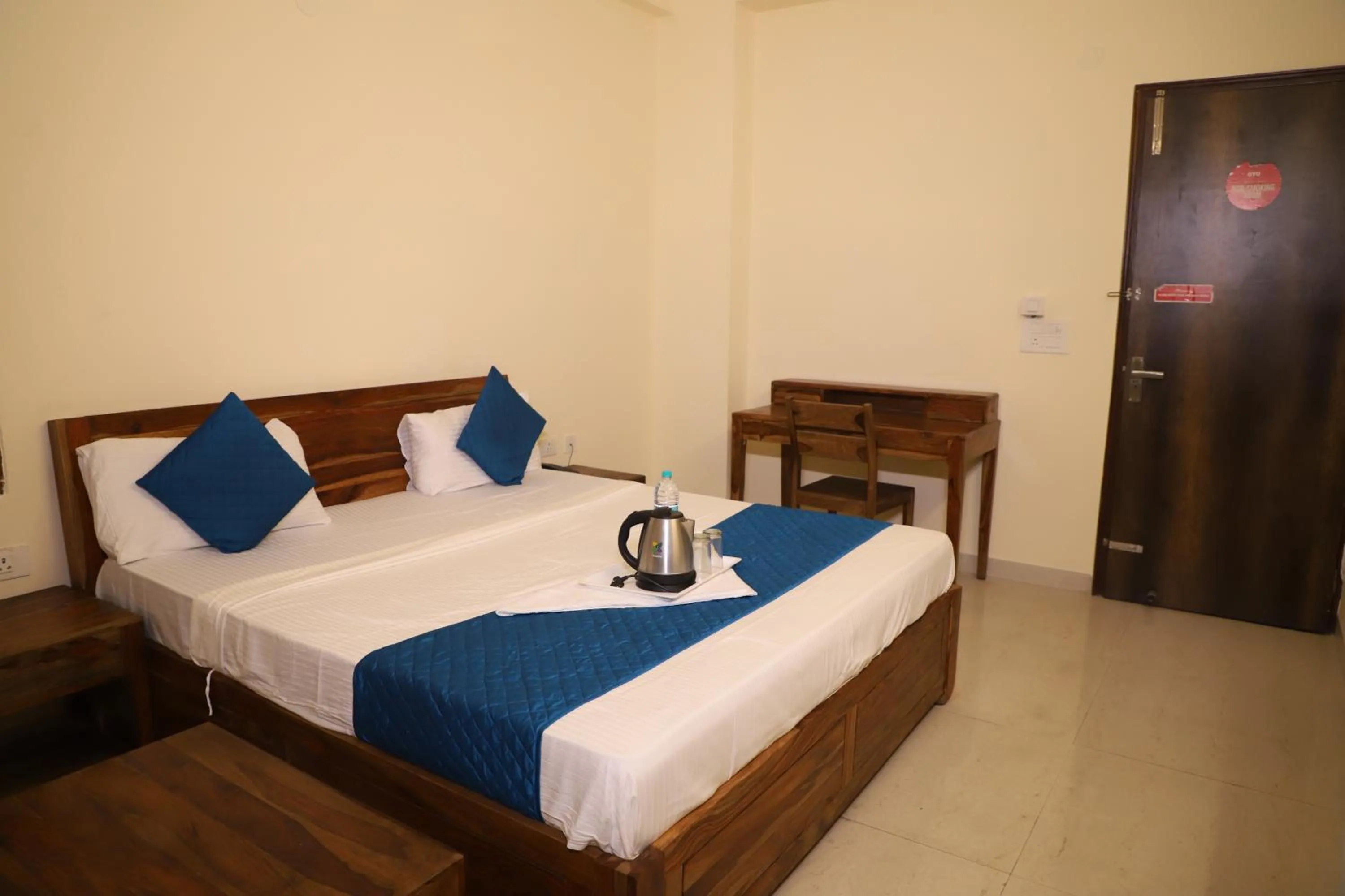 Bed in Hotel The York - Couple-unfriendly hotel