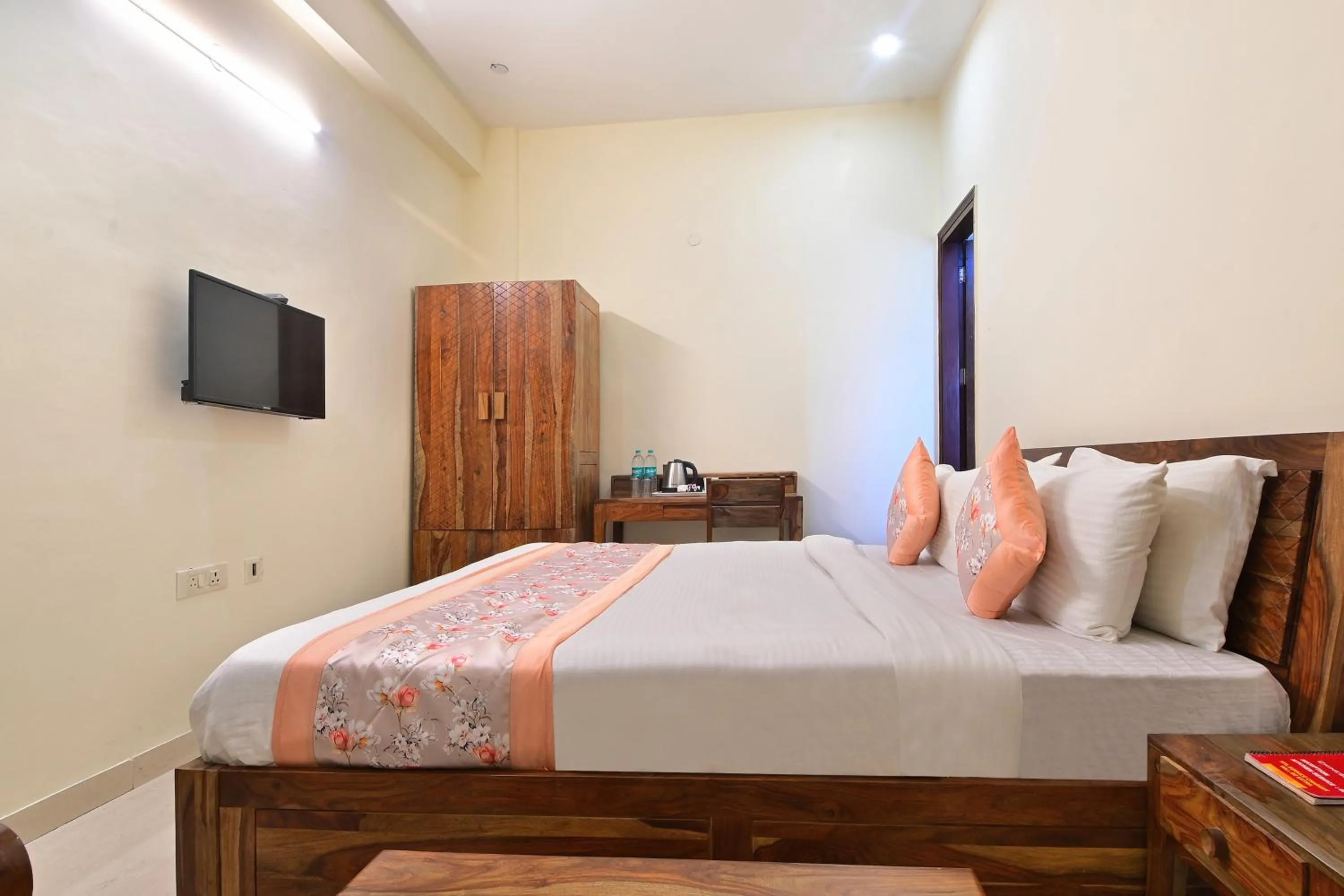 Bed in Hotel The York - Couple-unfriendly hotel