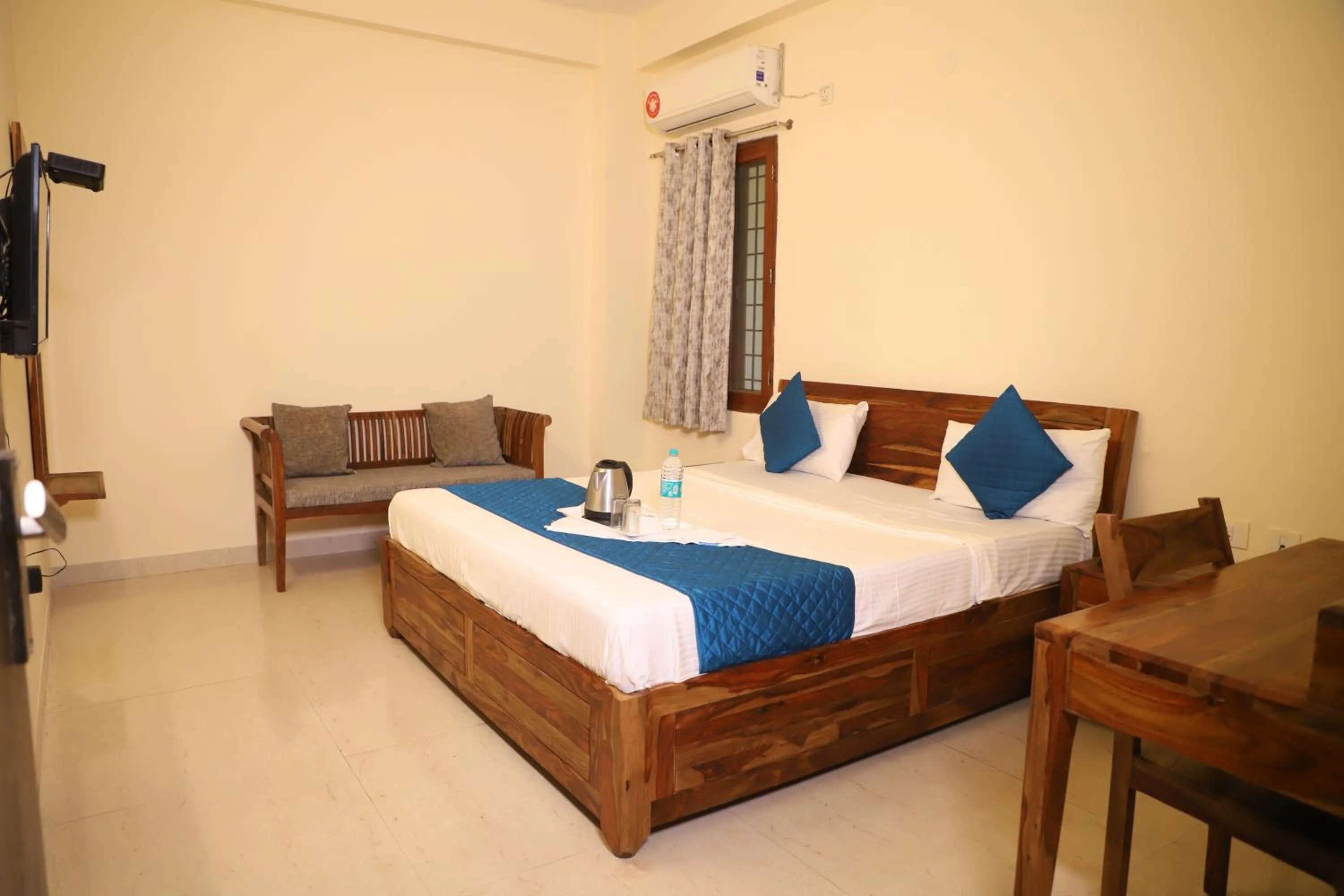 Bed in Hotel The York - Couple-unfriendly hotel