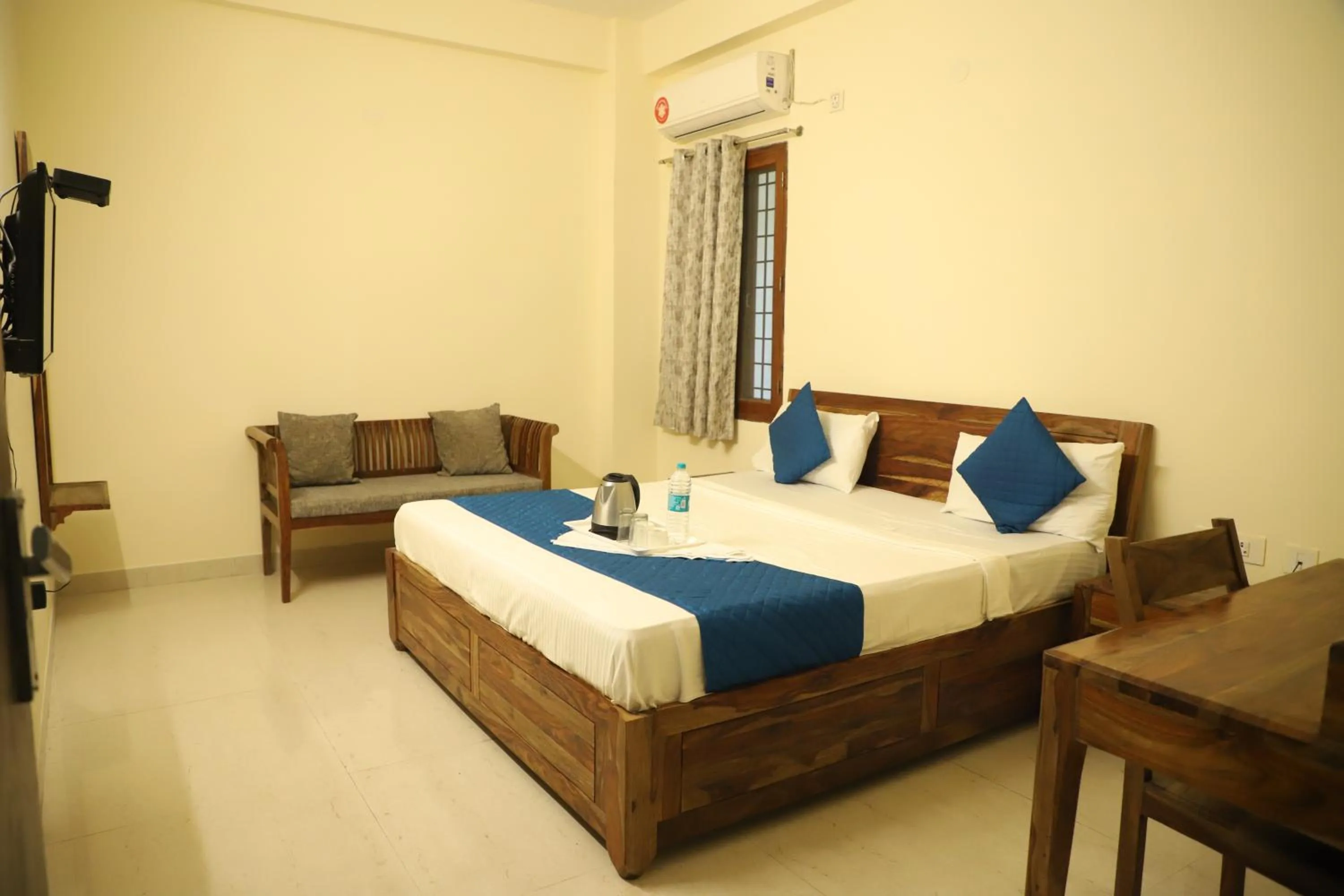 Bed in Hotel The York - Couple-unfriendly hotel