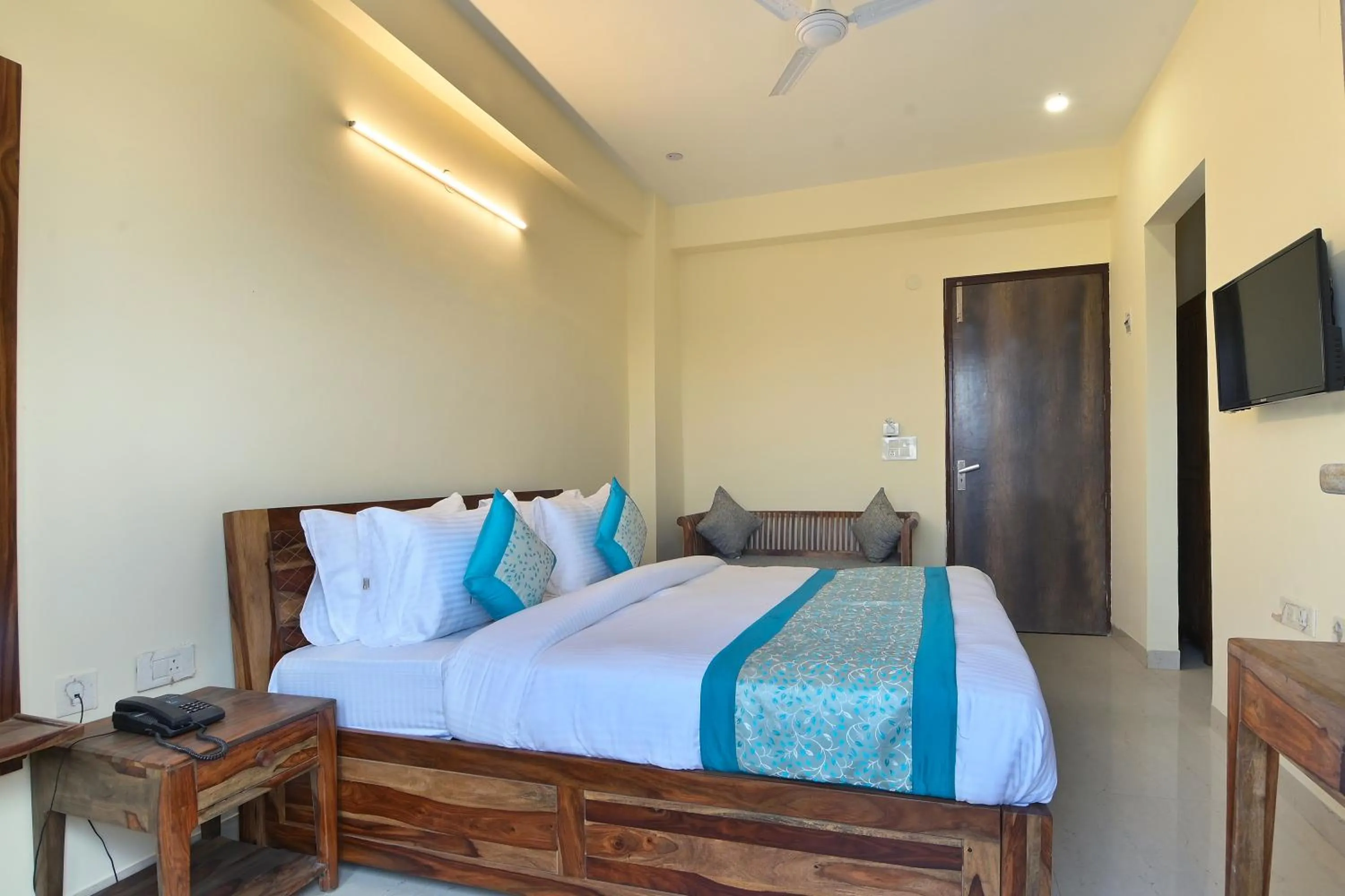 Bed in Hotel The York - Couple-unfriendly hotel