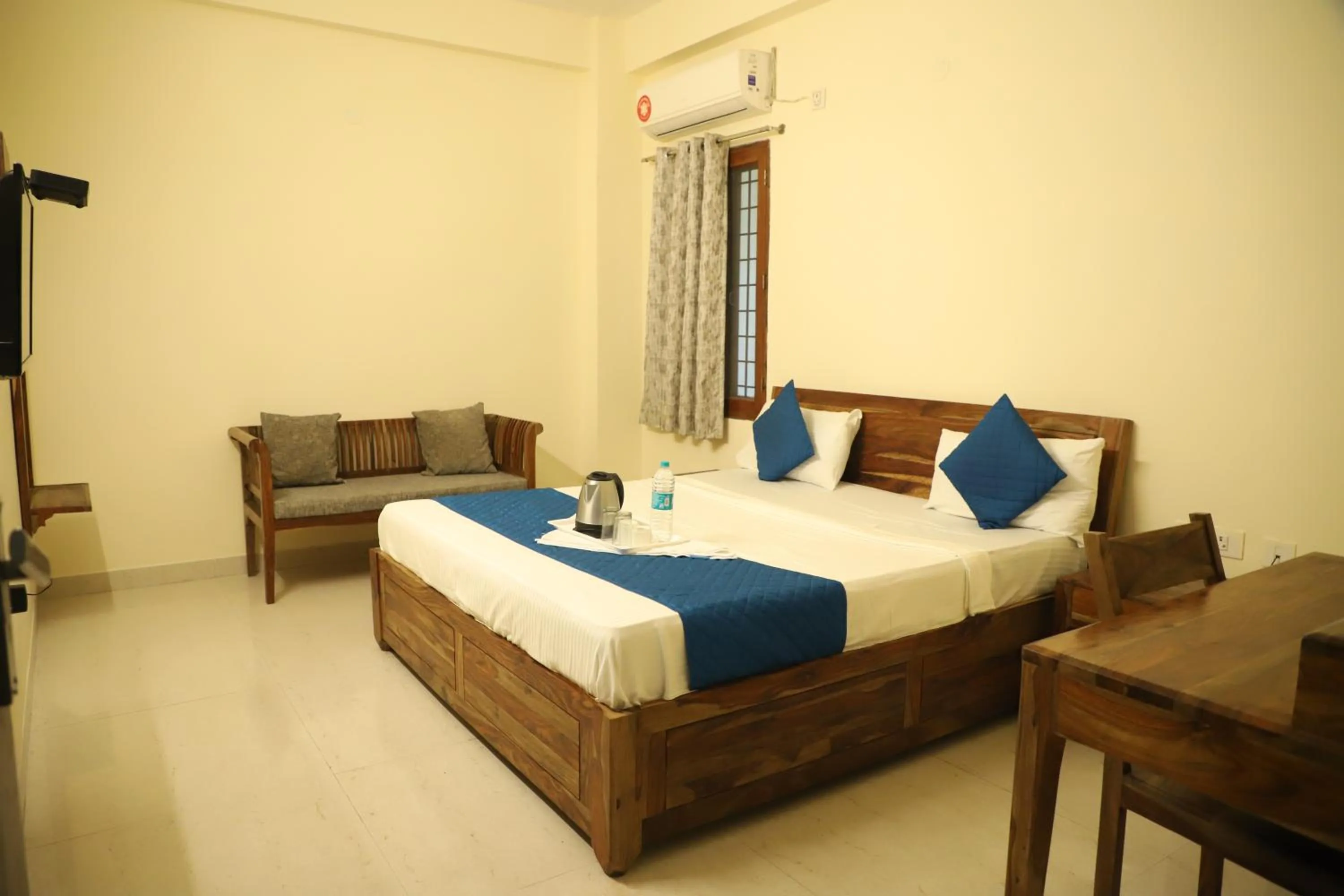 Bed in Hotel The York - Couple-unfriendly hotel